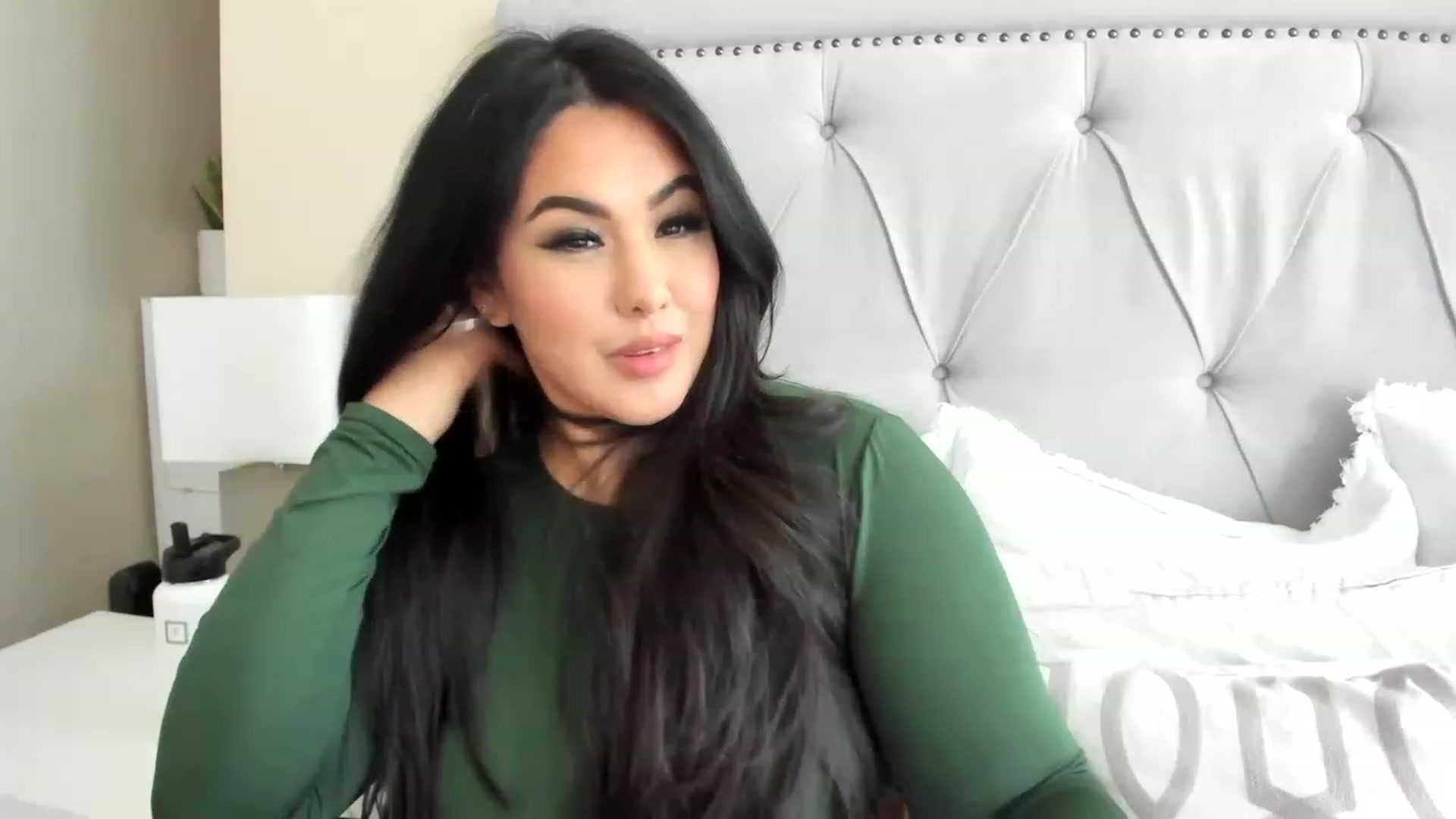 Gallery image thumbnail from MakaylaDivine's myfreecams stream on, 05/17/2023, 20:35 image 2 of 20