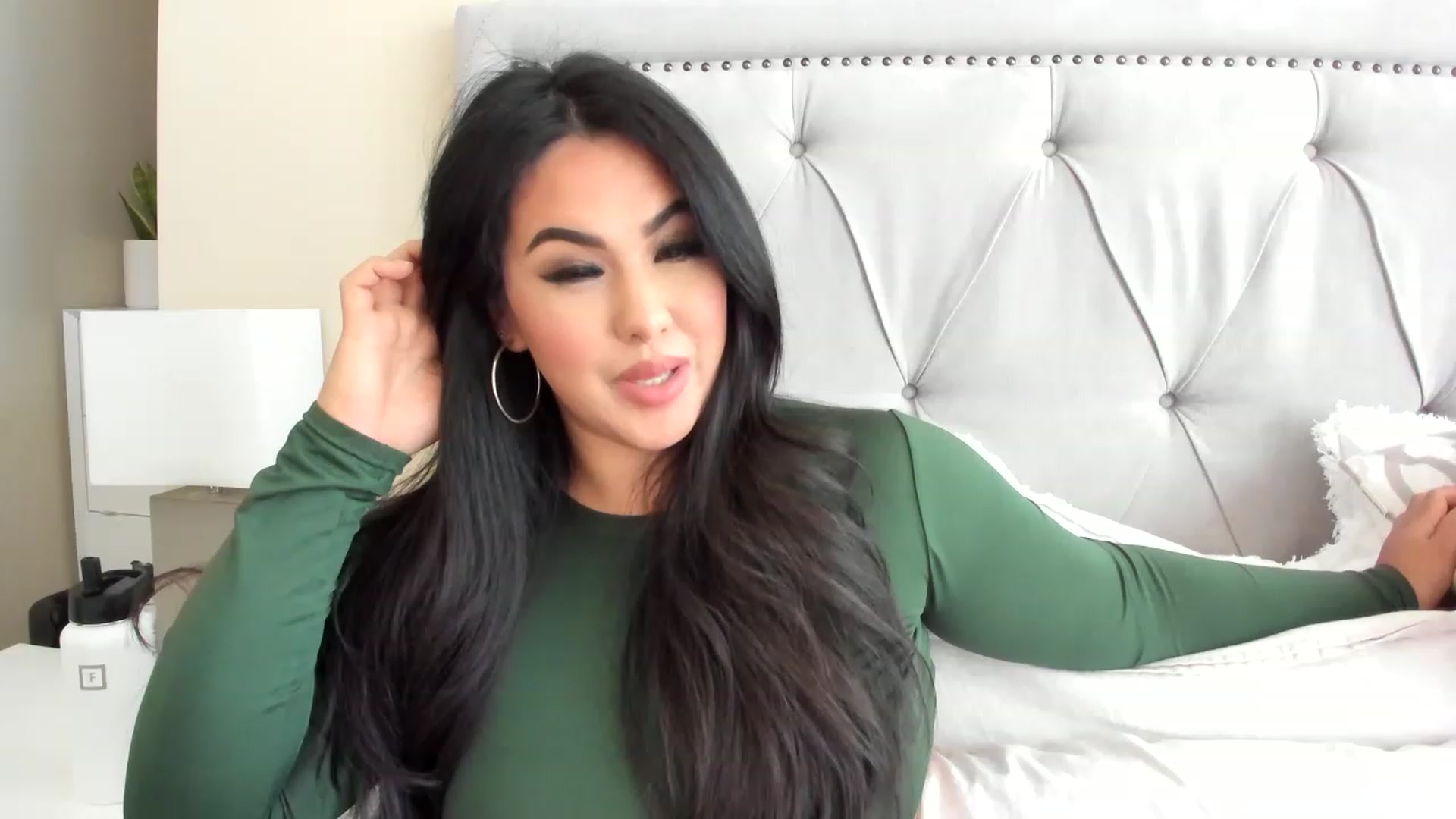 Gallery image thumbnail from MakaylaDivine's myfreecams stream on, 05/17/2023, 20:35 image 10 of 20