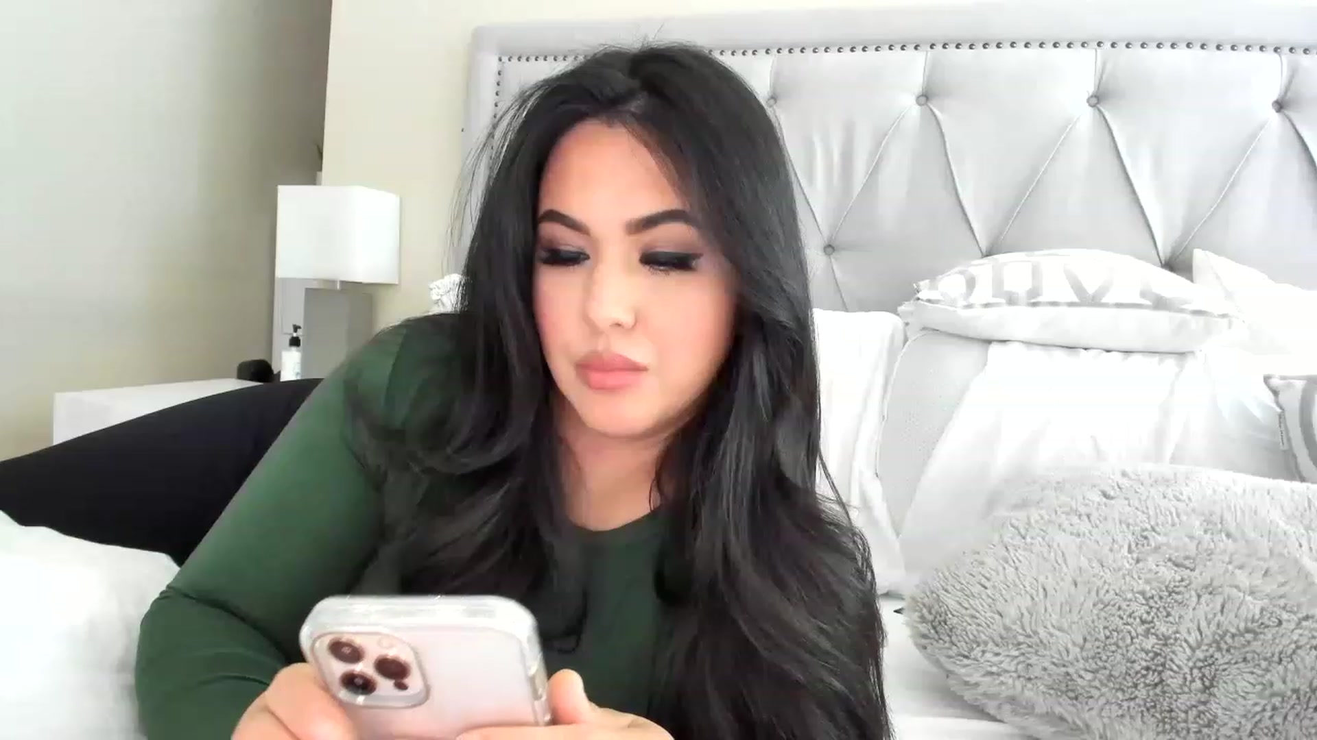 Gallery image thumbnail from MakaylaDivine's myfreecams stream on, 05/17/2023, 22:13 image 5 of 20