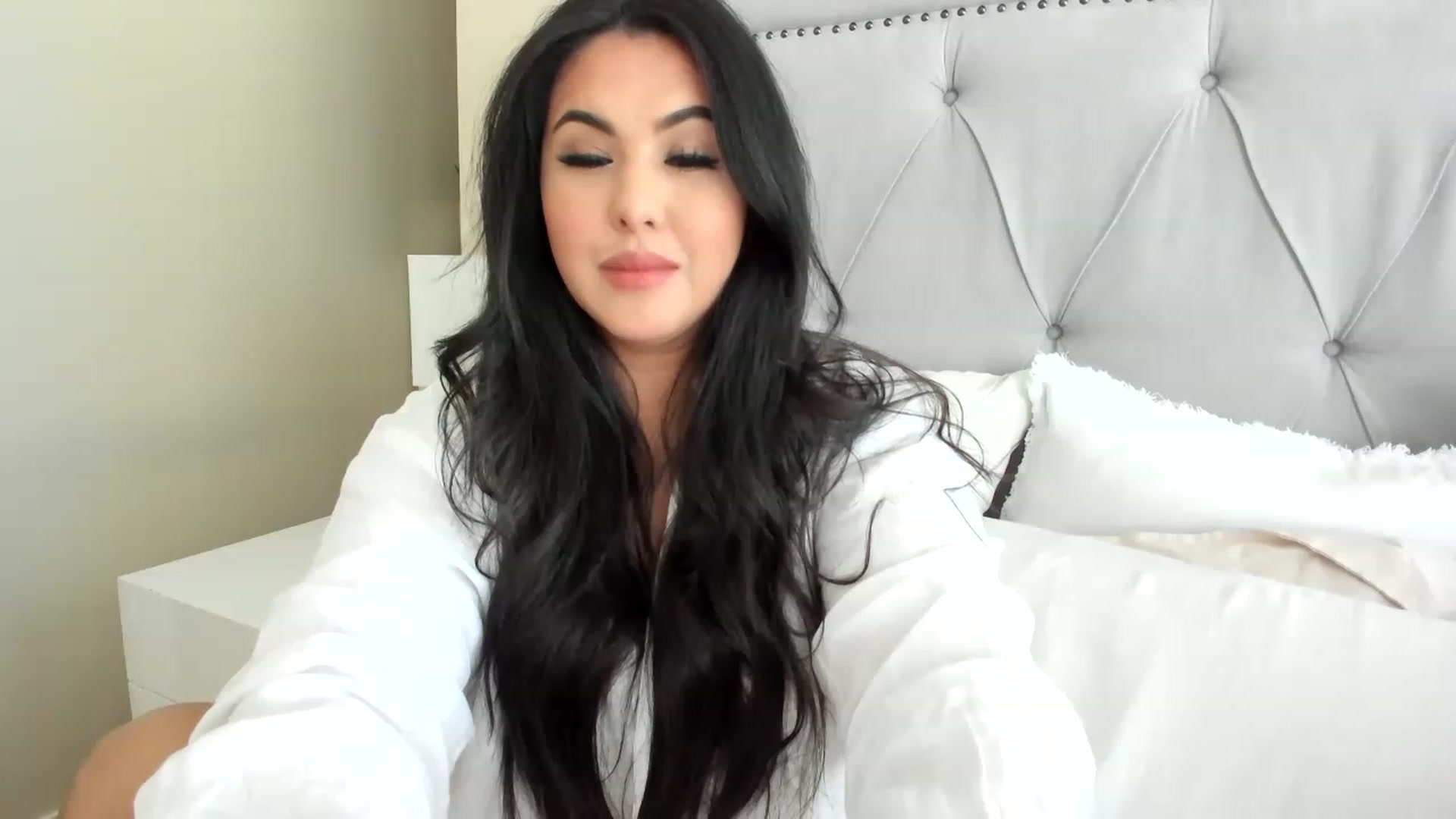 Gallery image thumbnail from MakaylaDivine's myfreecams stream on, 05/24/2023, 18:16 image 3 of 20