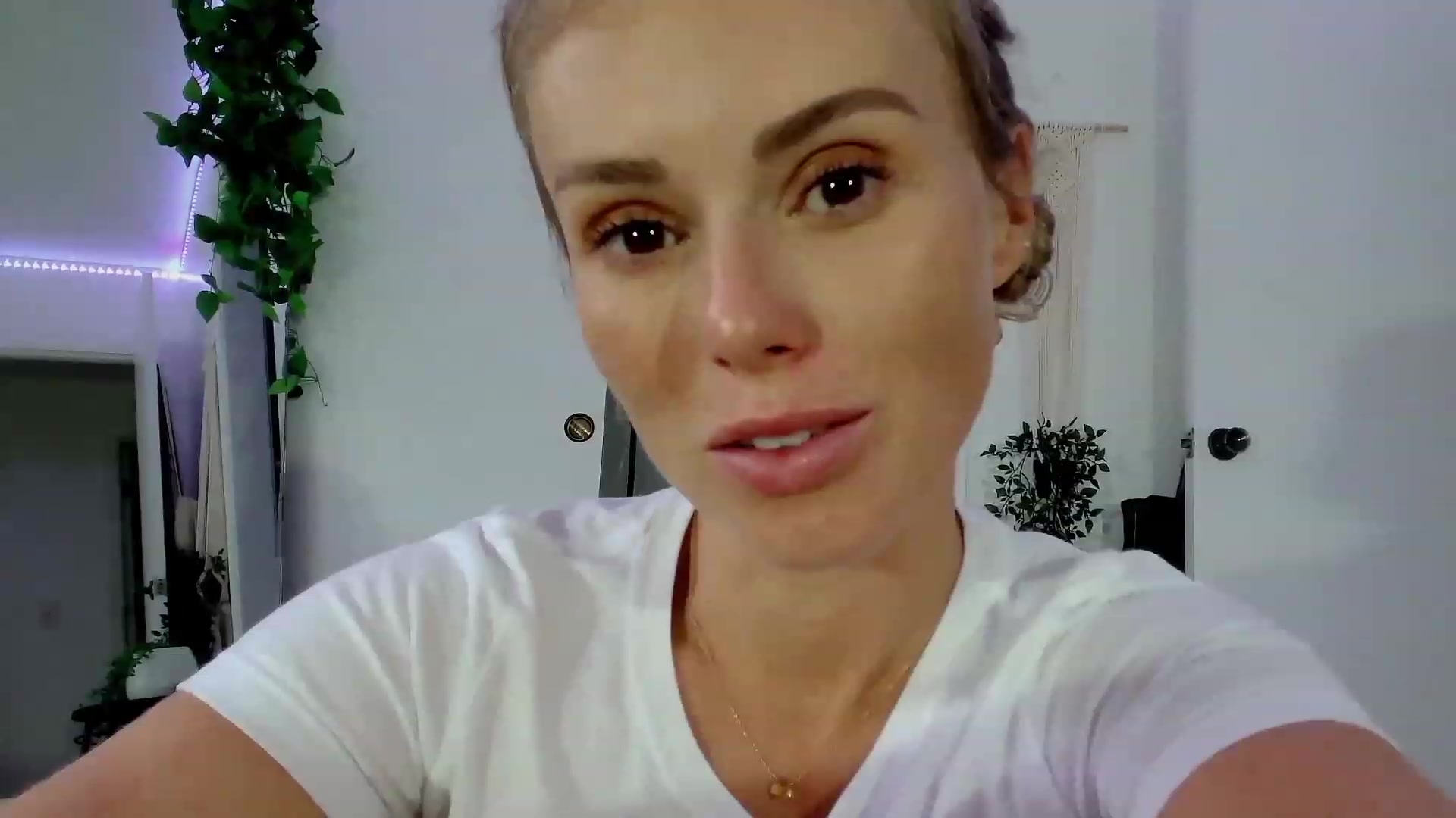 Gallery image thumbnail from Make_It_Reina's myfreecams stream on, 12/07/2022, 24:51 image 18 of 20