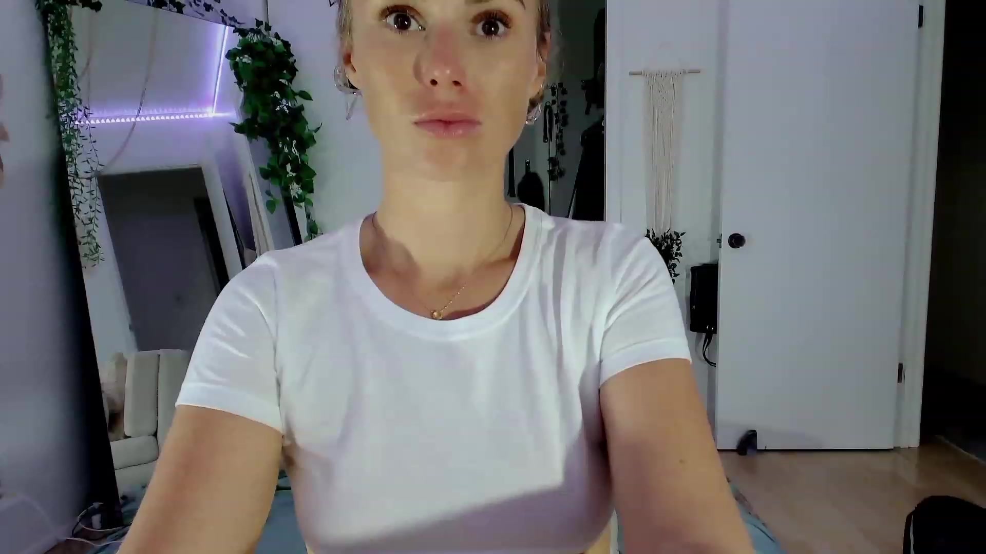 Gallery image thumbnail from Make_It_Reina's myfreecams stream on, 12/07/2022, 24:51 image 19 of 20
