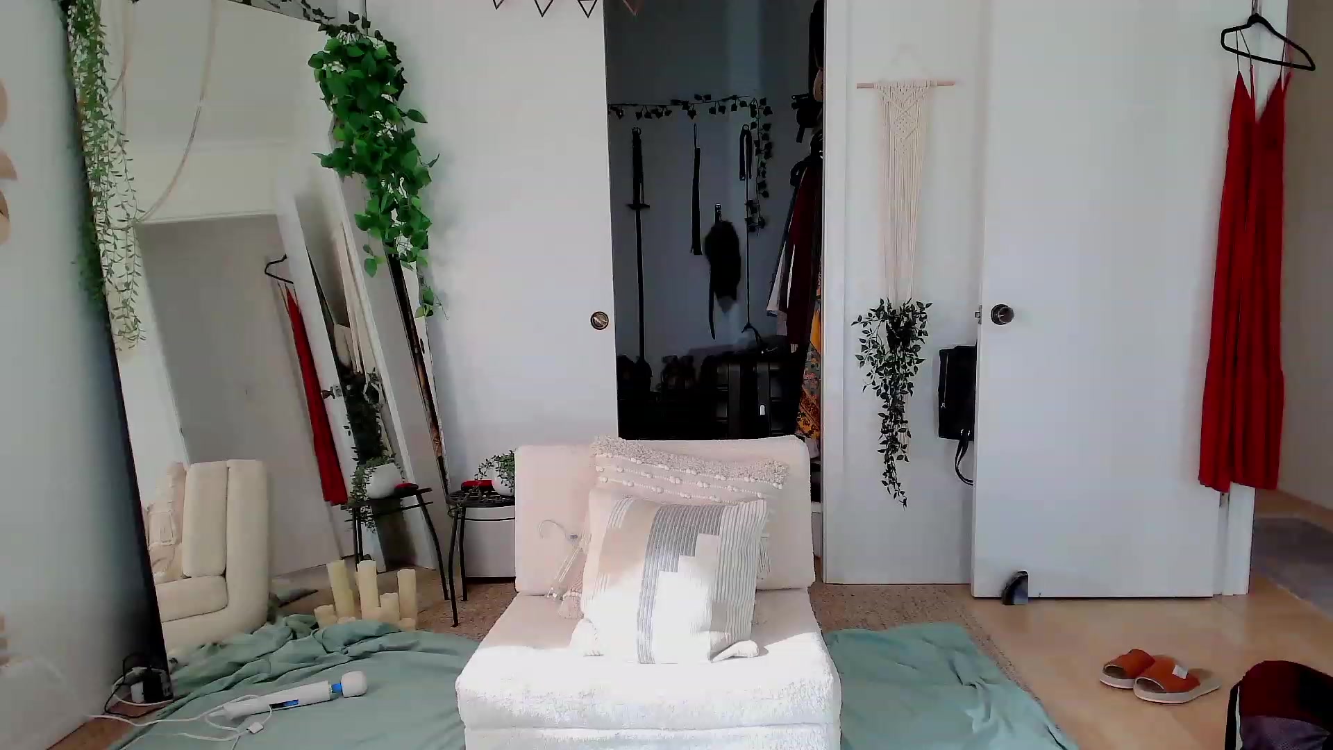 Gallery image thumbnail from Make_It_Reina's myfreecams stream on, 12/07/2022, 20:10 image 2 of 20