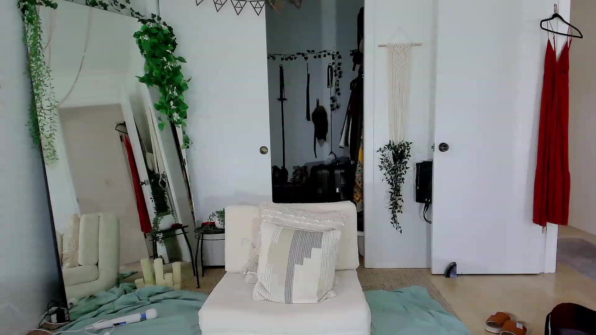 Gallery image thumbnail from Make_It_Reina's myfreecams stream on, 12/07/2022, 21:34 image 16 of 20