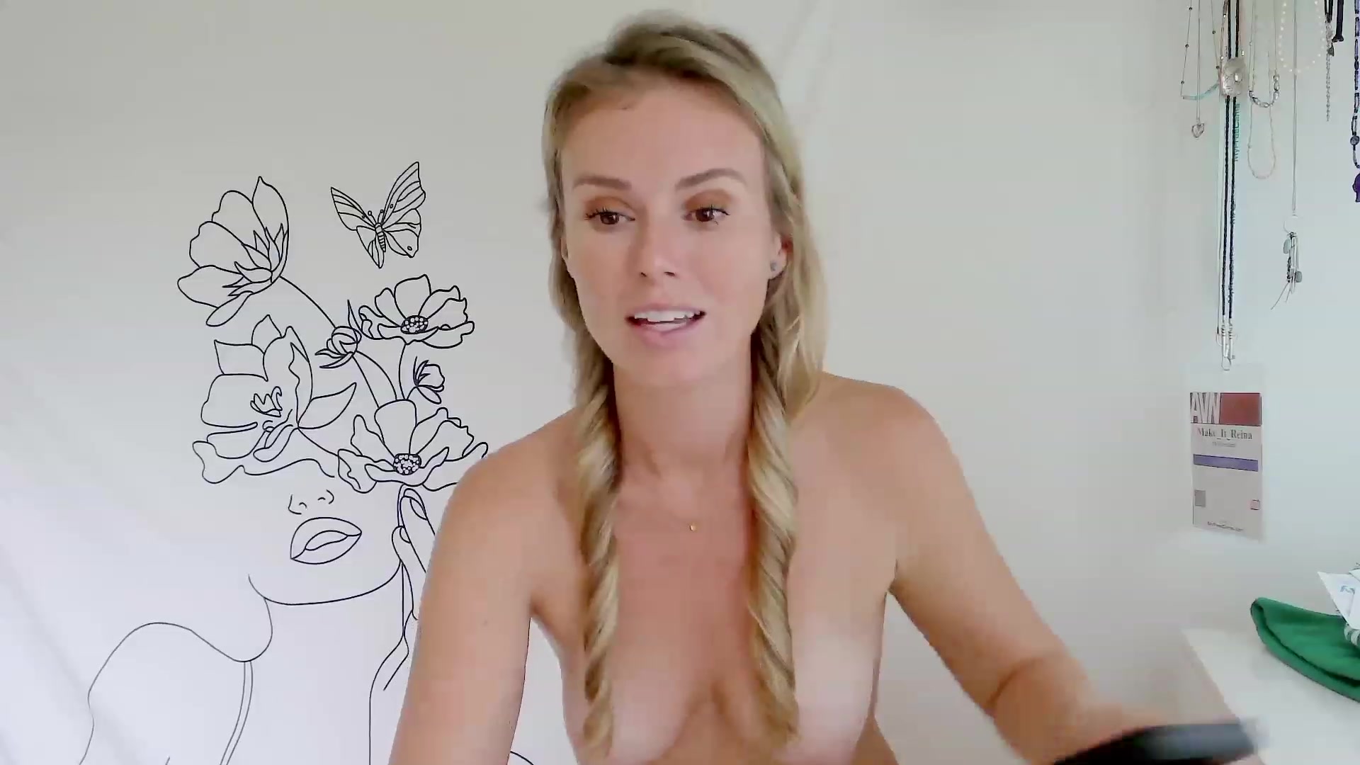 Gallery image thumbnail from Make_It_Reina's myfreecams stream on, 01/11/2023, 24:04 image 18 of 20