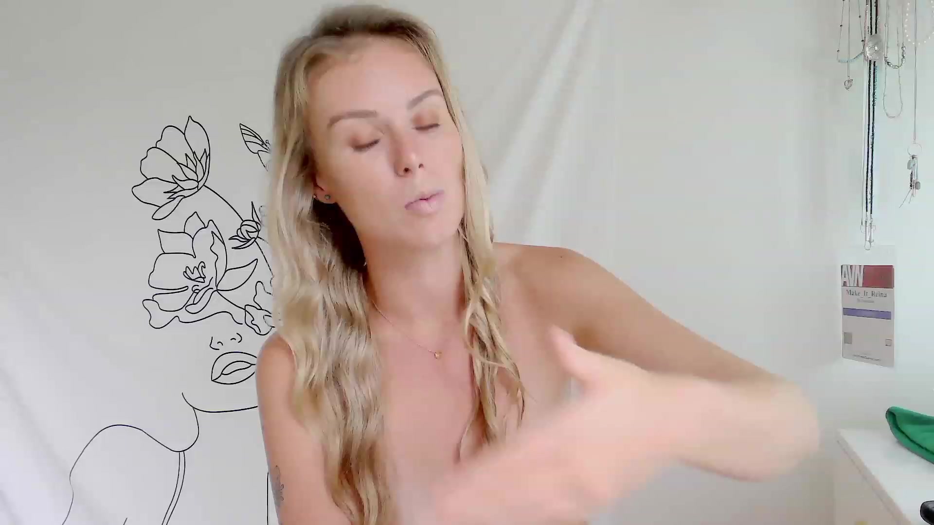 Gallery image thumbnail from Make_It_Reina's myfreecams stream on, 01/11/2023, 01:02 image 11 of 20