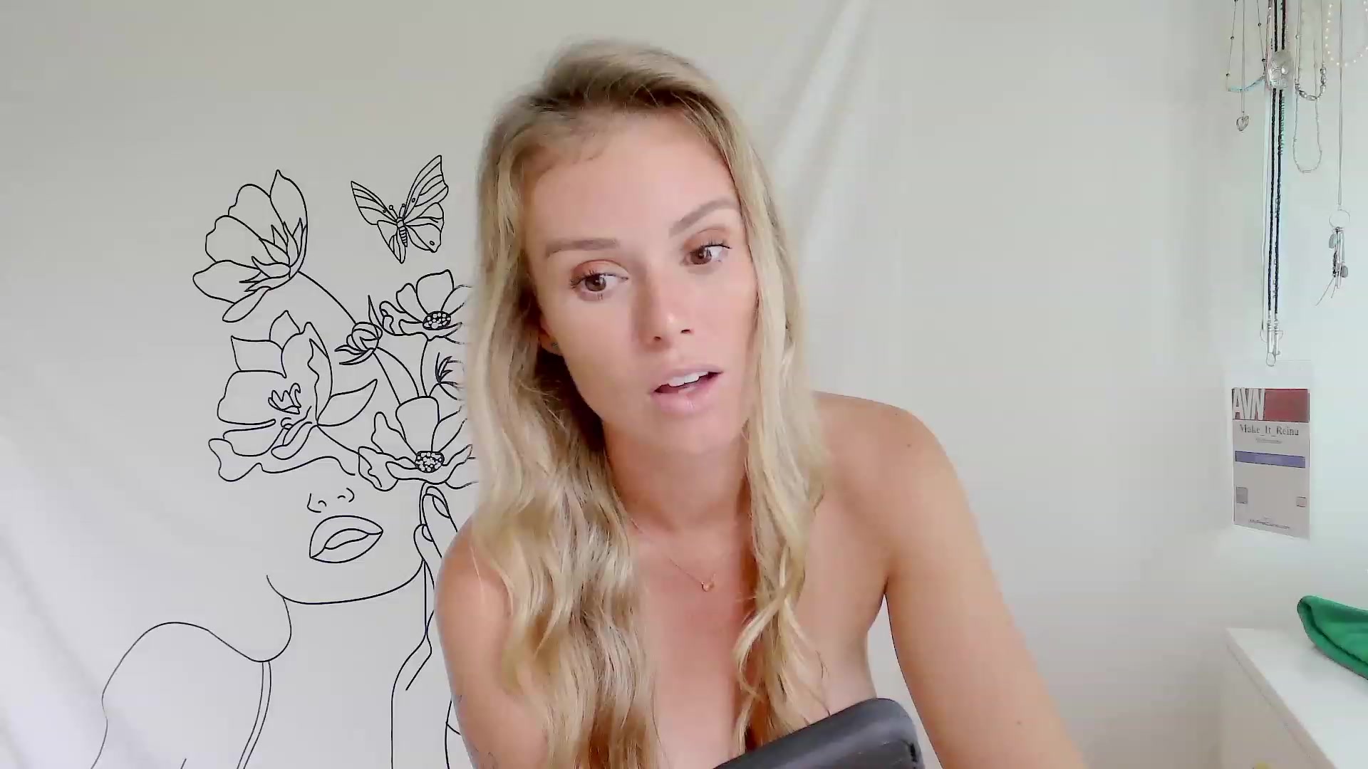 Gallery image thumbnail from Make_It_Reina's myfreecams stream on, 01/11/2023, 01:02 image 12 of 20