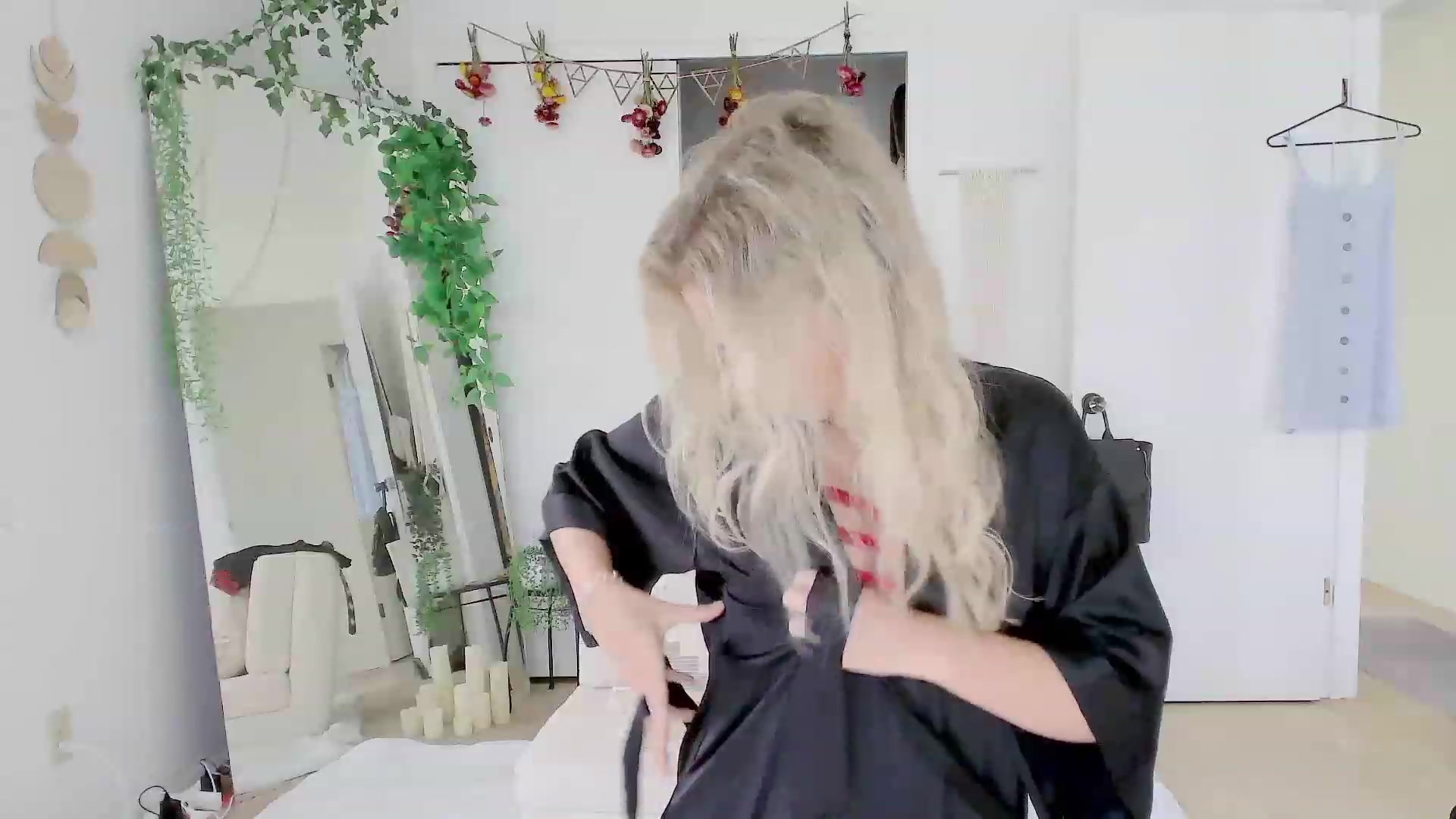 Gallery image thumbnail from Make_It_Reina's myfreecams stream on, 03/29/2023, 24:50 image 17 of 20