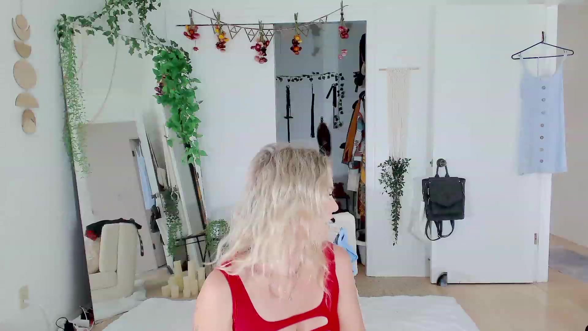 Gallery image thumbnail from Make_It_Reina's myfreecams stream on, 03/29/2023, 24:50 image 15 of 20