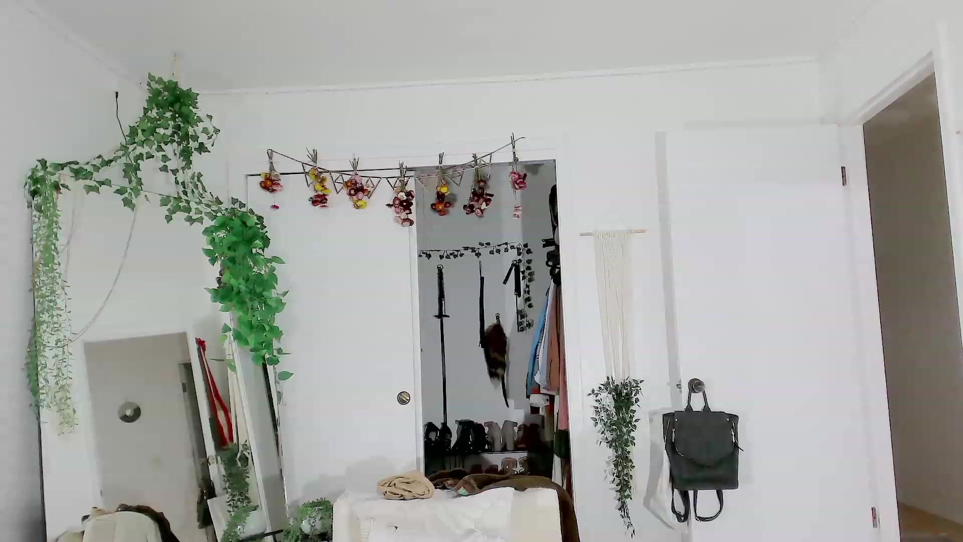 Gallery image thumbnail from Make_It_Reina's myfreecams stream on, 05/31/2023, 04:08 image 17 of 20