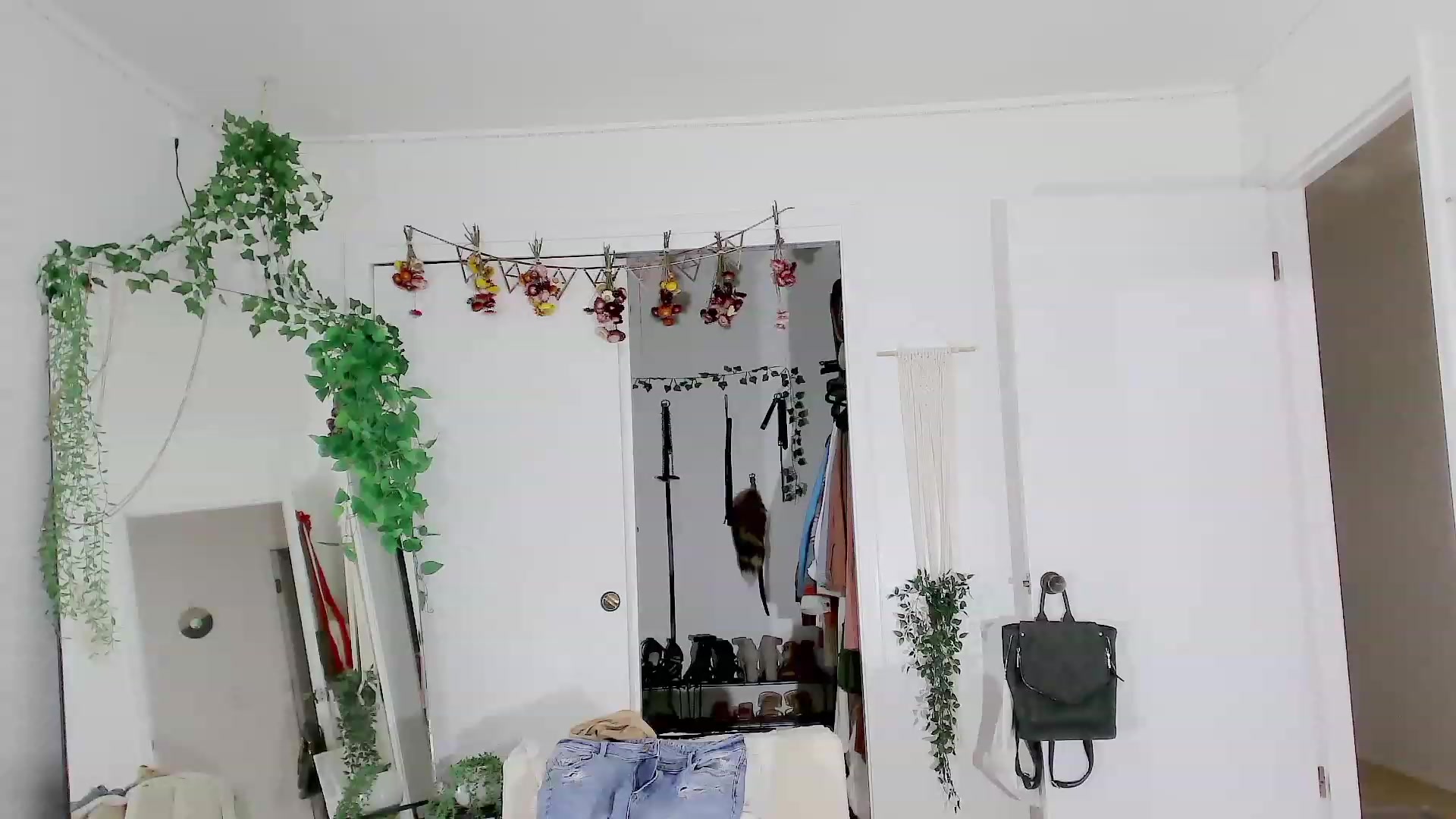 Gallery image thumbnail from Make_It_Reina's myfreecams stream on, 05/31/2023, 04:08 image 15 of 20