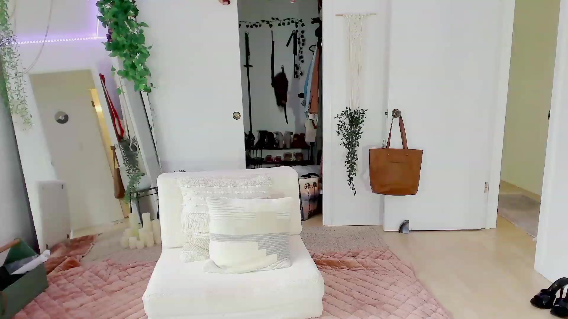 Gallery image thumbnail from Make_It_Reina's myfreecams stream on, 07/08/2023, 01:10 image 17 of 20