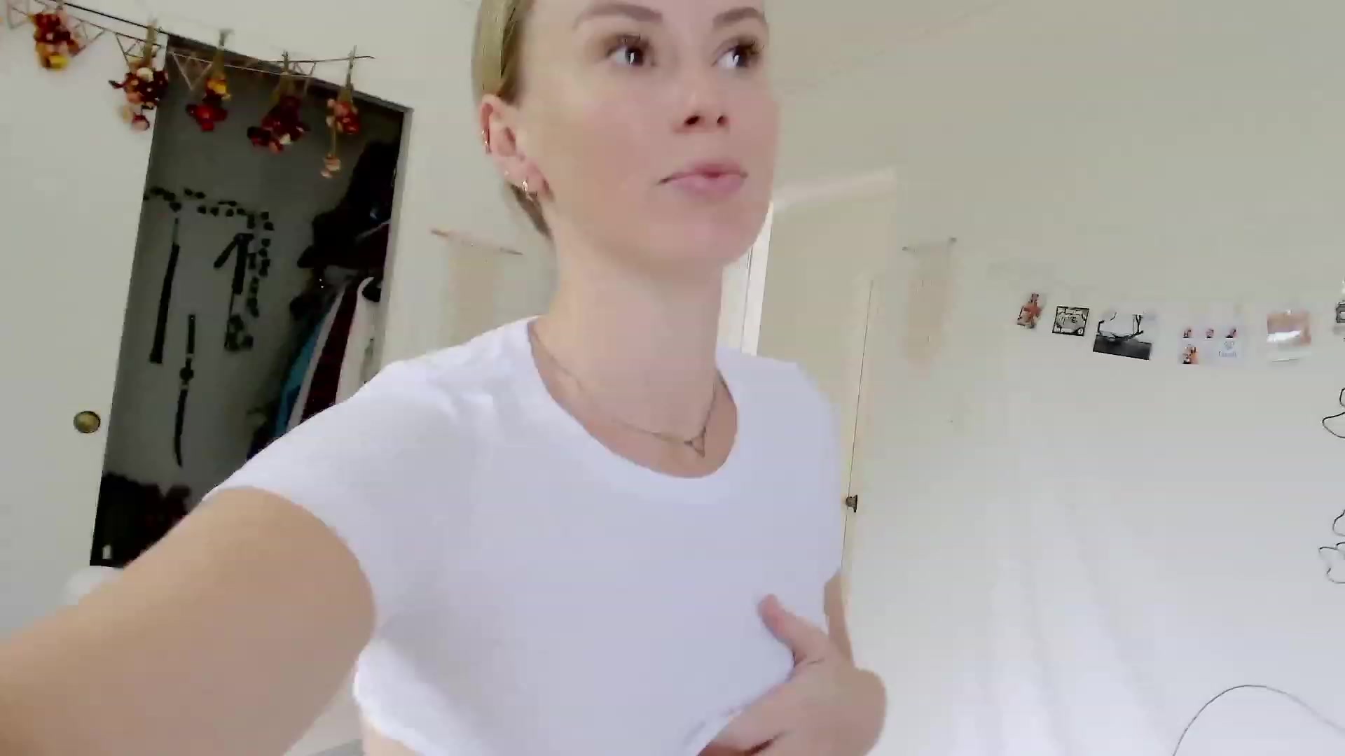 Gallery image thumbnail from Make_It_Reina's myfreecams stream on, 08/23/2023, 21:27 image 9 of 20