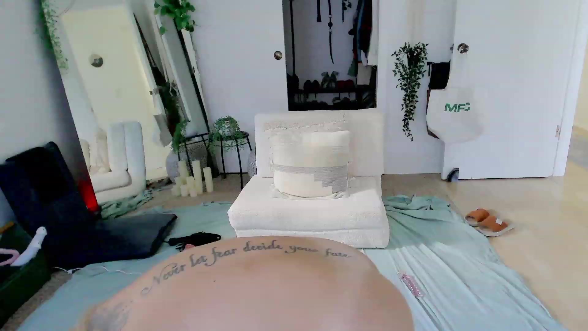 Gallery image thumbnail from Make_It_Reina's myfreecams stream on, 09/12/2023, 04:17 image 3 of 20
