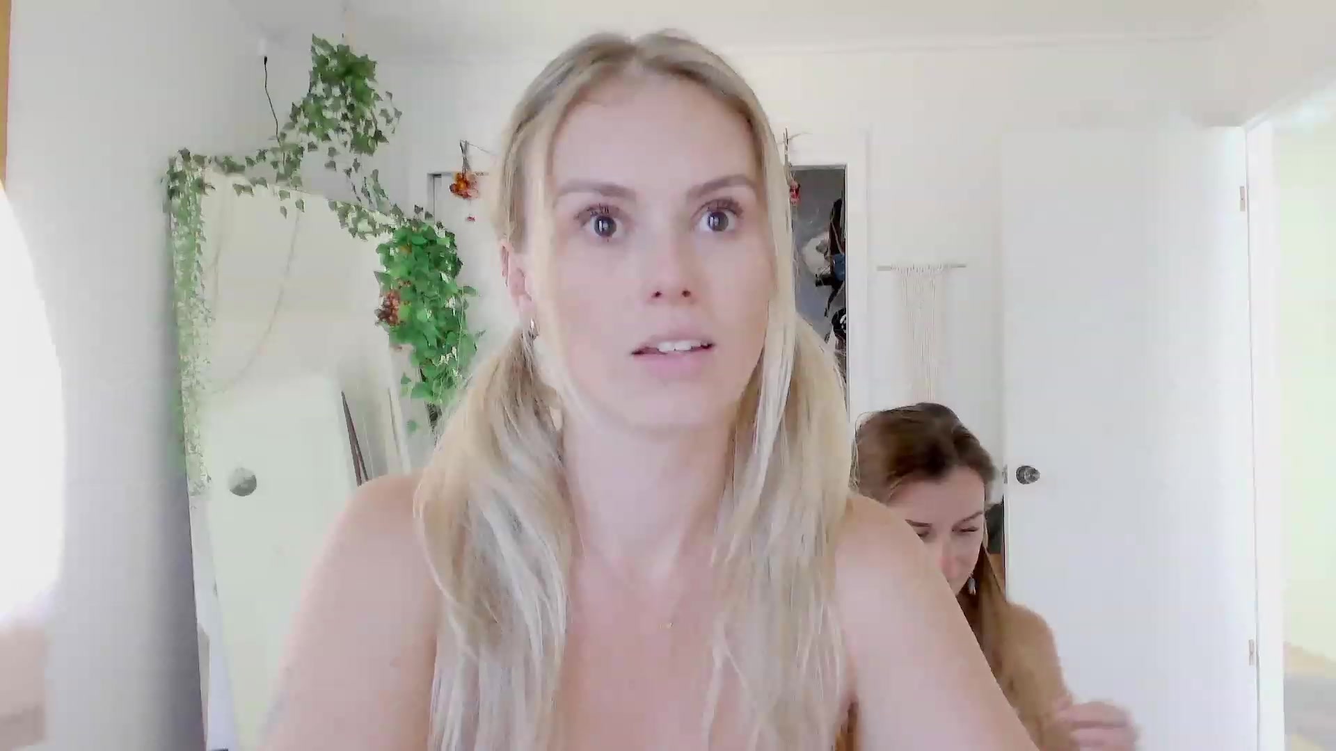 Gallery image thumbnail from Make_It_Reina's myfreecams stream on, 09/14/2023, 24:26 image 10 of 20