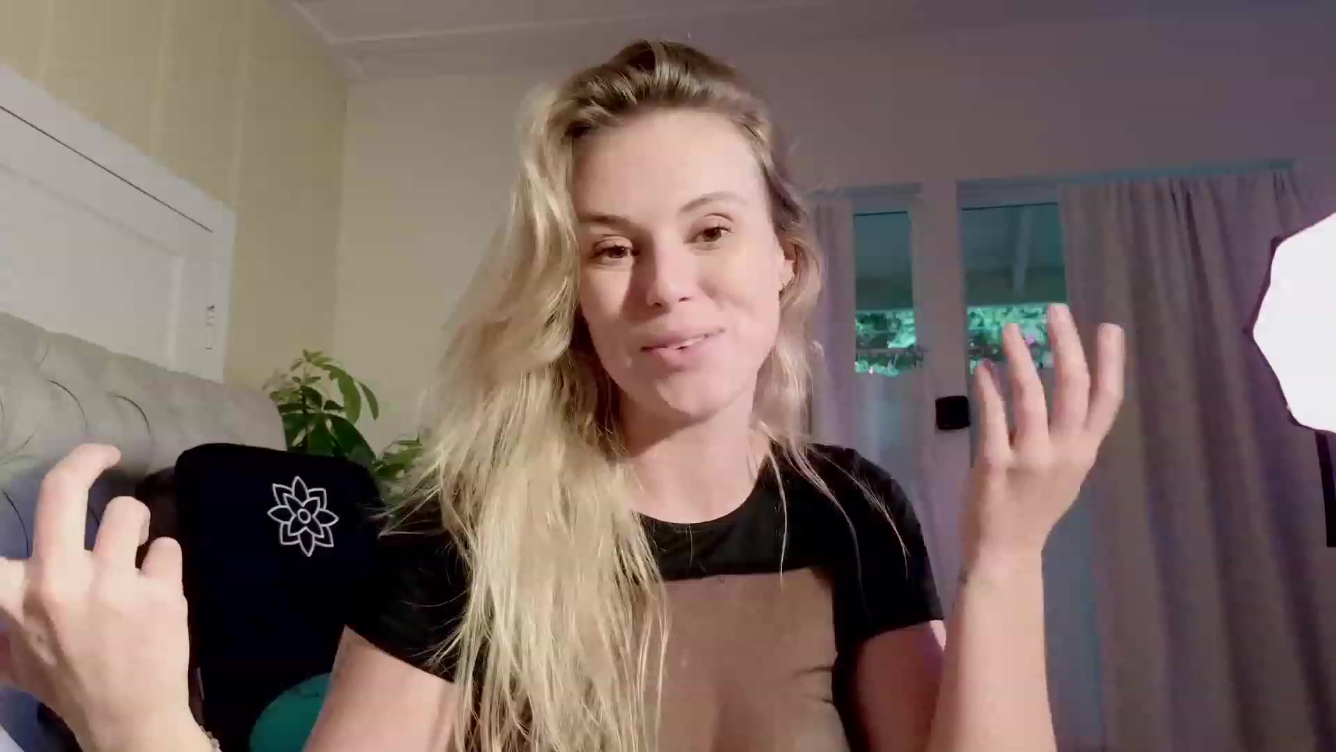 Gallery image thumbnail from Make_It_Reina's myfreecams stream on, 11/16/2023, 03:14 image 10 of 20