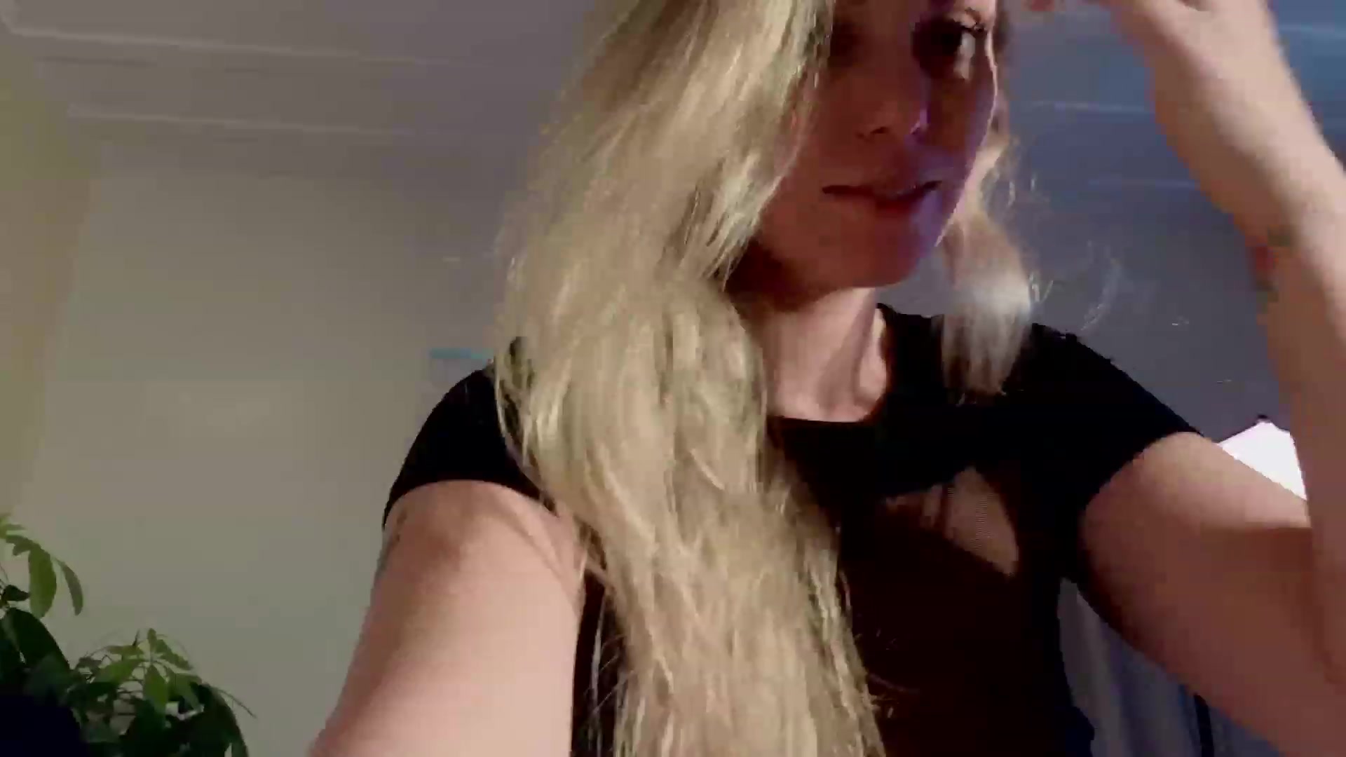 Gallery image thumbnail from Make_It_Reina's myfreecams stream on, 11/16/2023, 03:14 image 7 of 20