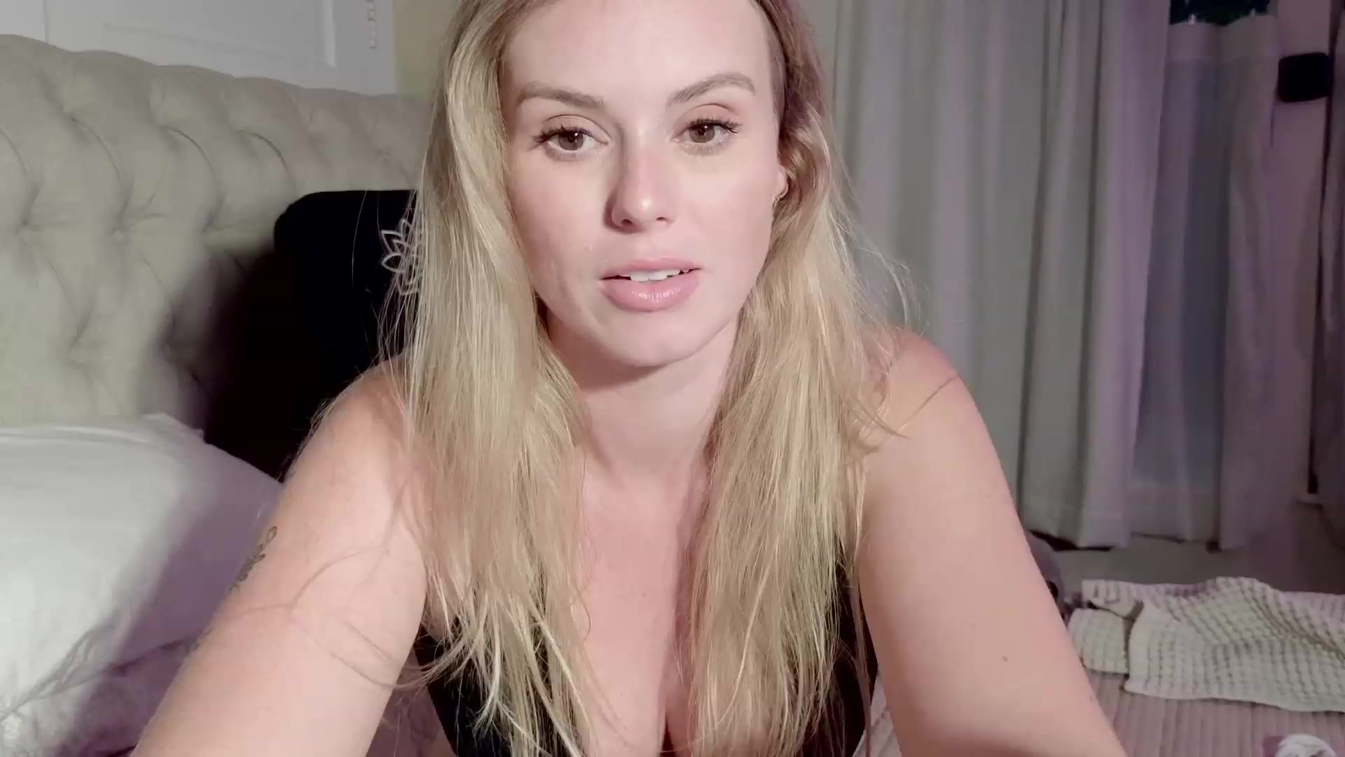 Gallery image thumbnail from Make_It_Reina's myfreecams stream on, 11/18/2023, 03:50 image 16 of 20