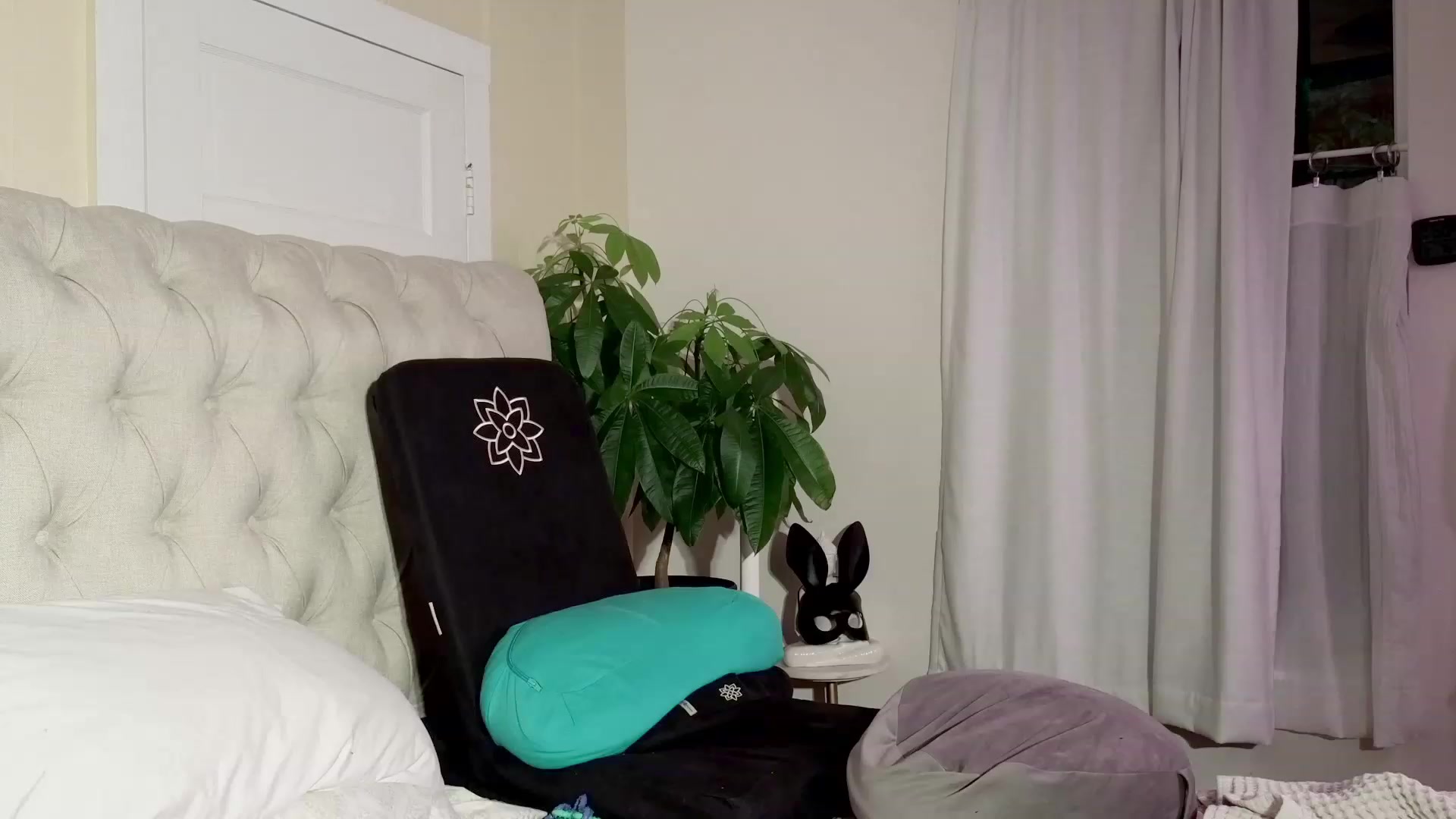 Gallery image thumbnail from Make_It_Reina's myfreecams stream on, 11/18/2023, 03:50 image 19 of 20
