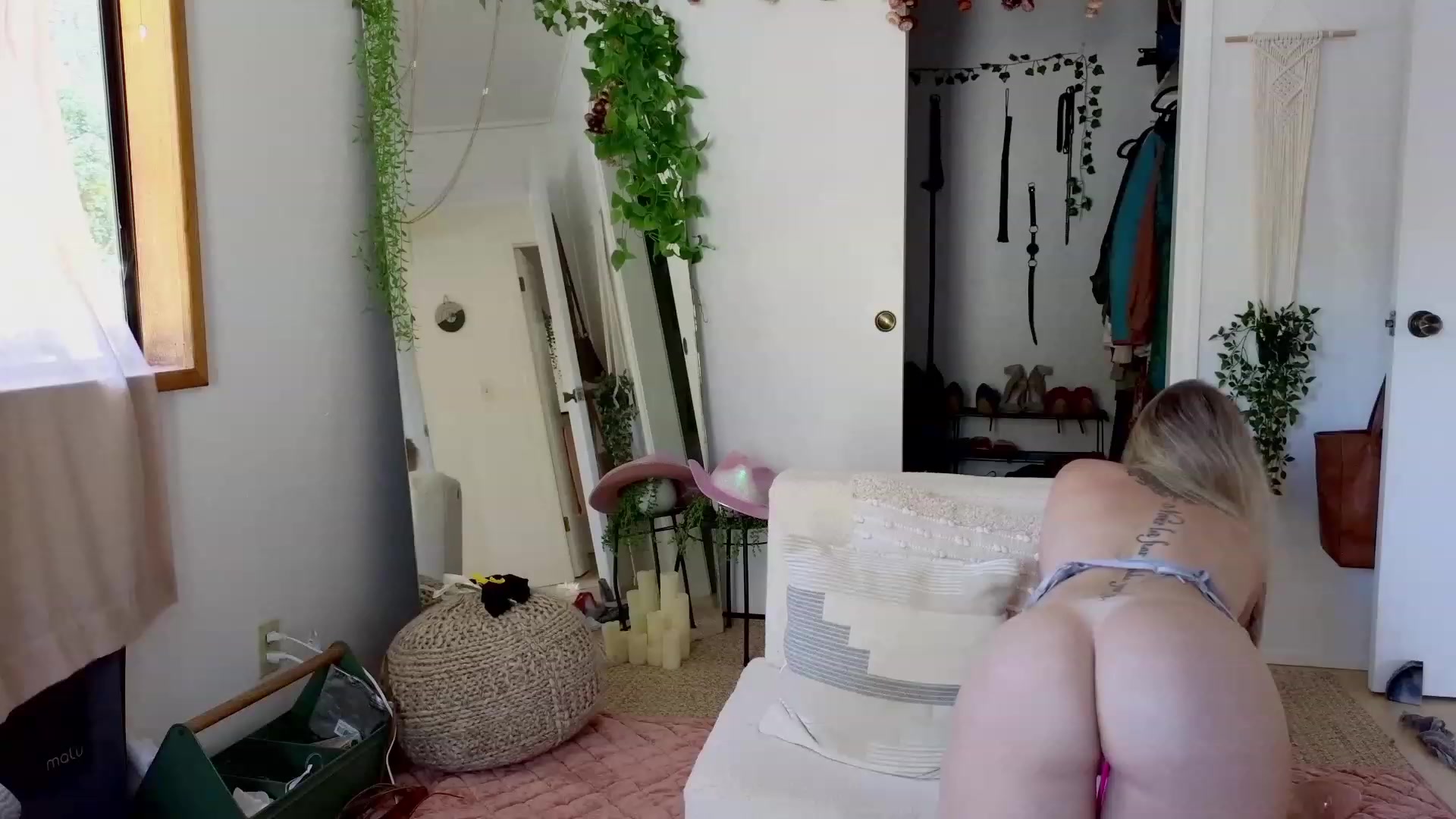 Gallery image thumbnail from Make_It_Reina's myfreecams stream on, 12/13/2023, 24:00 image 17 of 20
