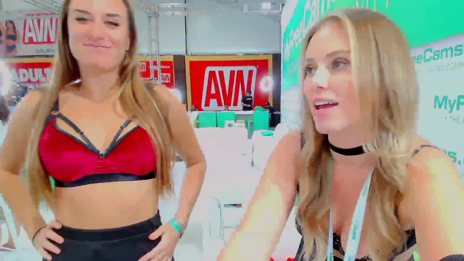 Gallery image thumbnail from Make_It_Reina's myfreecams stream on, 01/26/2024, 24:03 image 18 of 20