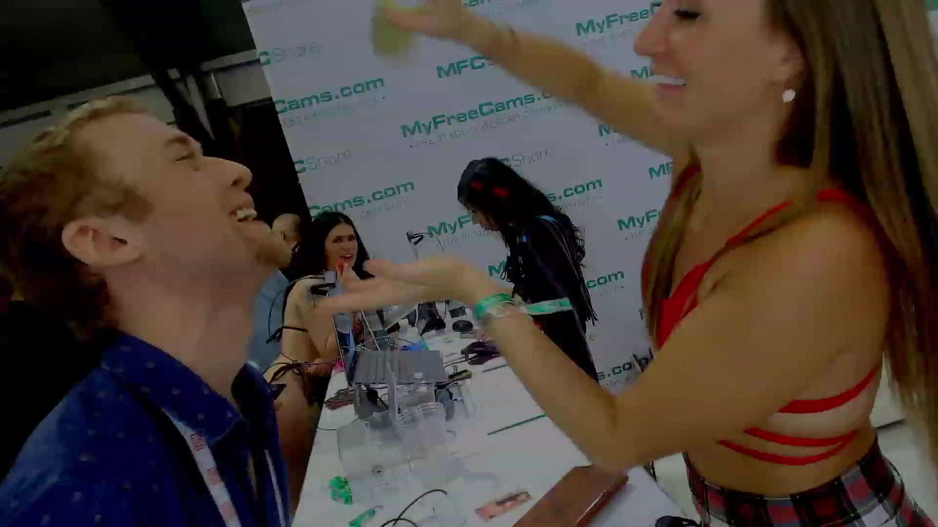 Gallery image thumbnail from Make_It_Reina's myfreecams stream on, 01/27/2024, 24:02 image 14 of 20