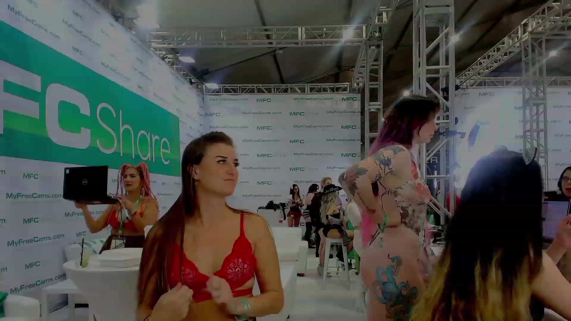 Gallery image thumbnail from Make_It_Reina's myfreecams stream on, 01/27/2024, 24:46 image 17 of 20