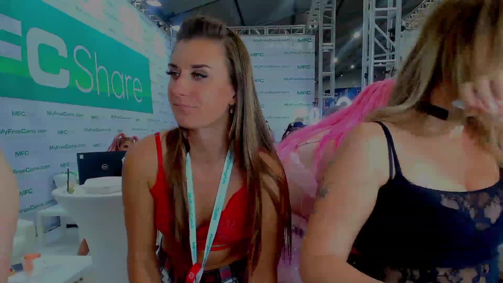 Gallery image thumbnail from Make_It_Reina's myfreecams stream on, 01/27/2024, 24:46 image 14 of 20