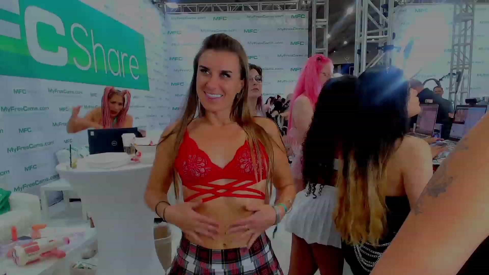 Gallery image thumbnail from Make_It_Reina's myfreecams stream on, 01/27/2024, 24:46 image 19 of 20