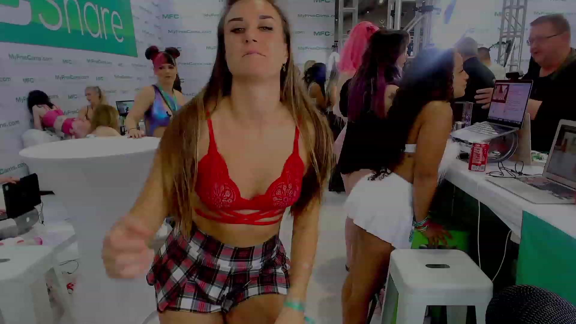 Gallery image thumbnail from Make_It_Reina's myfreecams stream on, 01/27/2024, 01:35 image 17 of 20