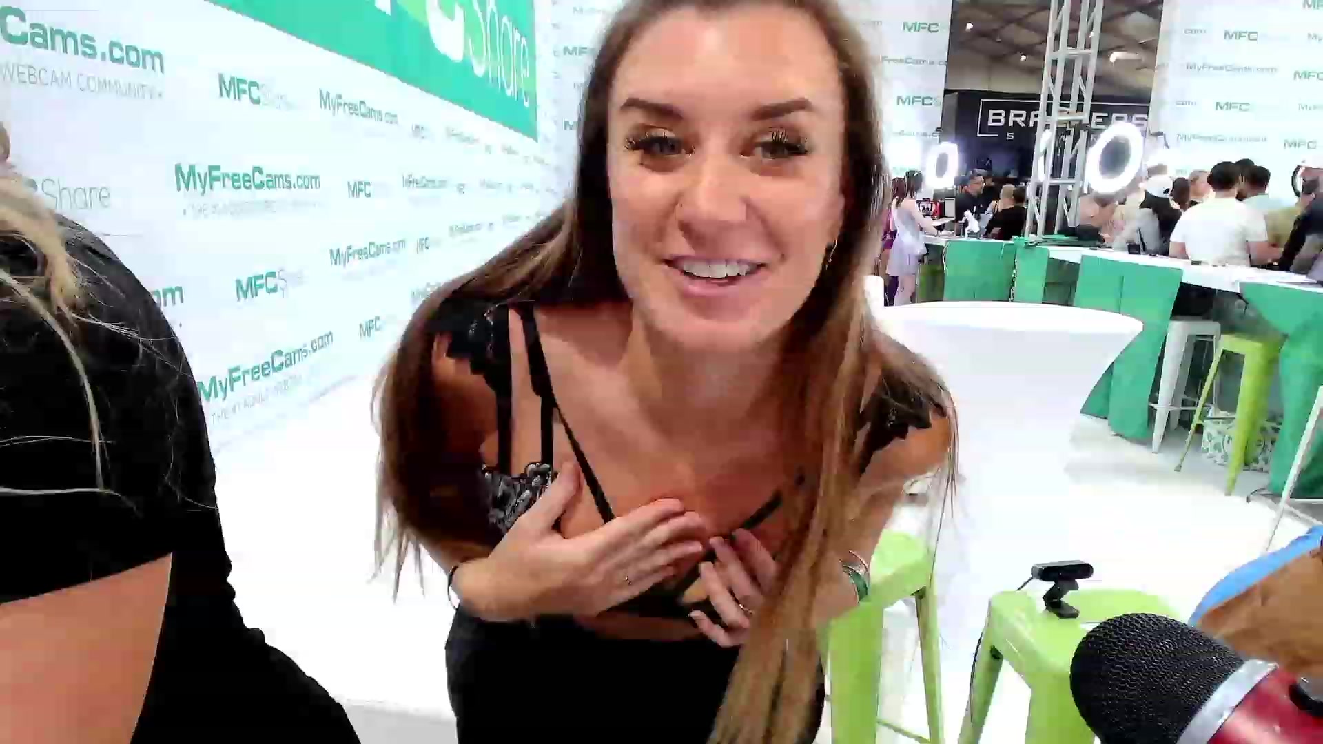 Gallery image thumbnail from Make_It_Reina's myfreecams stream on, 01/27/2024, 23:35 image 15 of 20