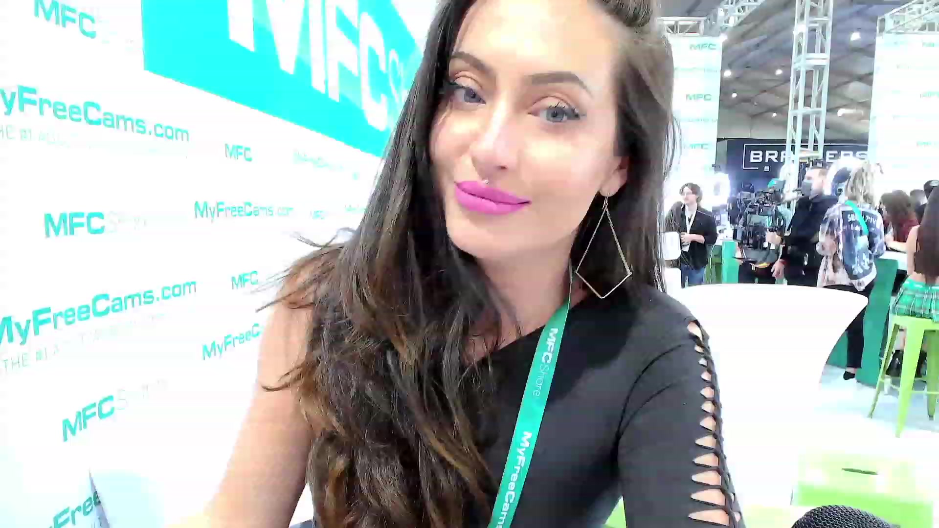 Gallery image thumbnail from Make_It_Reina's myfreecams stream on, 01/27/2024, 23:35 image 17 of 20