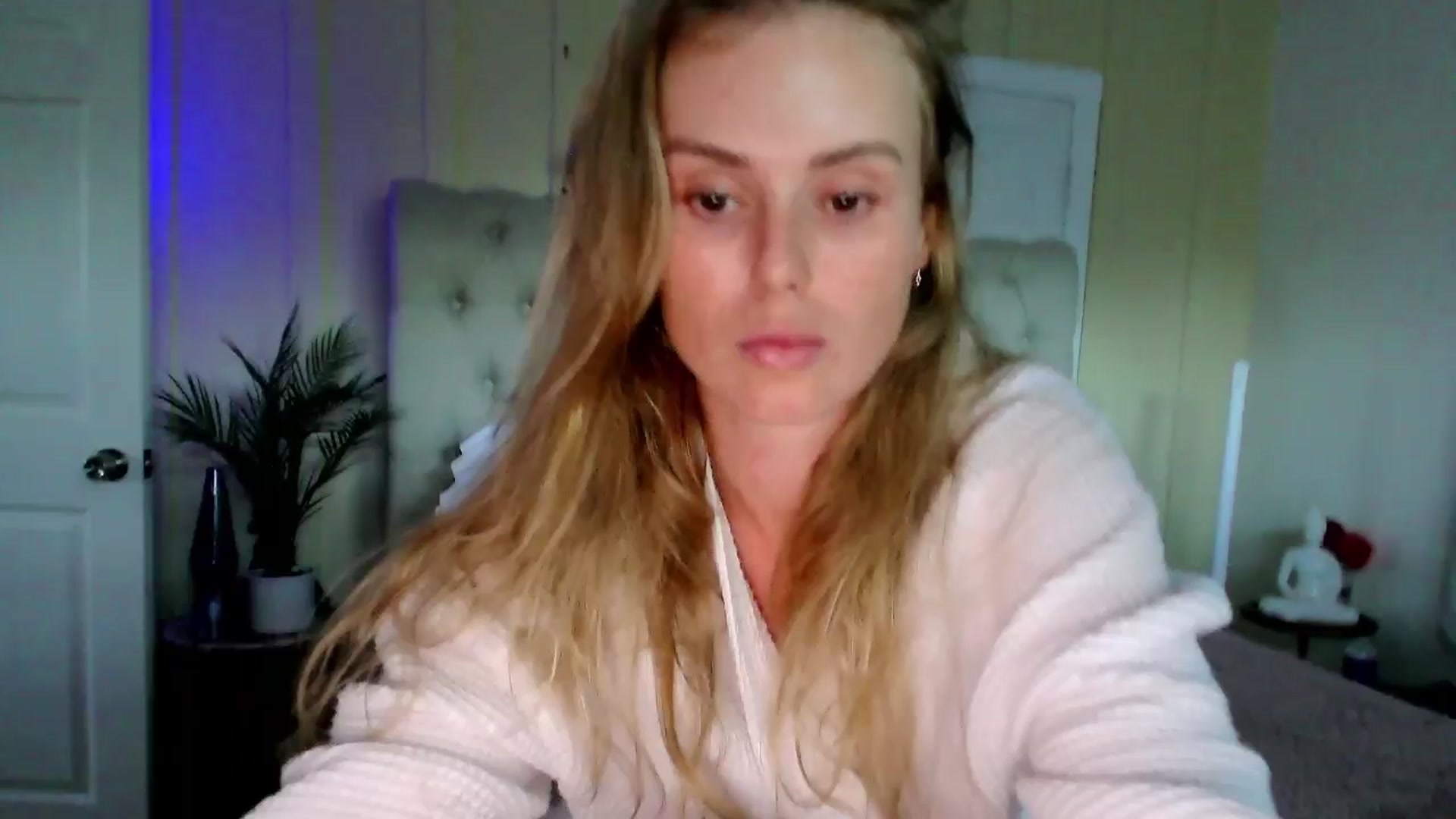 Gallery image thumbnail from Make_It_Reina's myfreecams stream on, 03/26/2024, 04:25 image 16 of 20