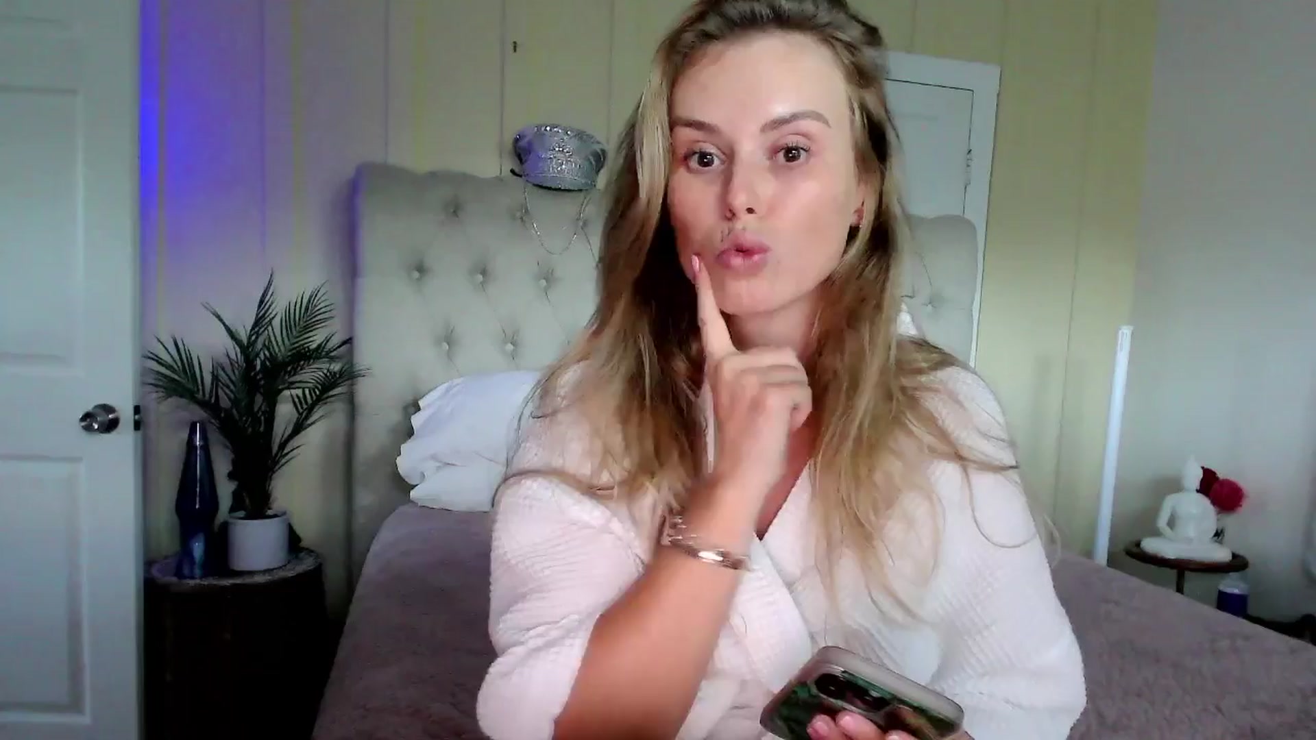 Gallery image thumbnail from Make_It_Reina's myfreecams stream on, 03/26/2024, 04:25 image 8 of 20
