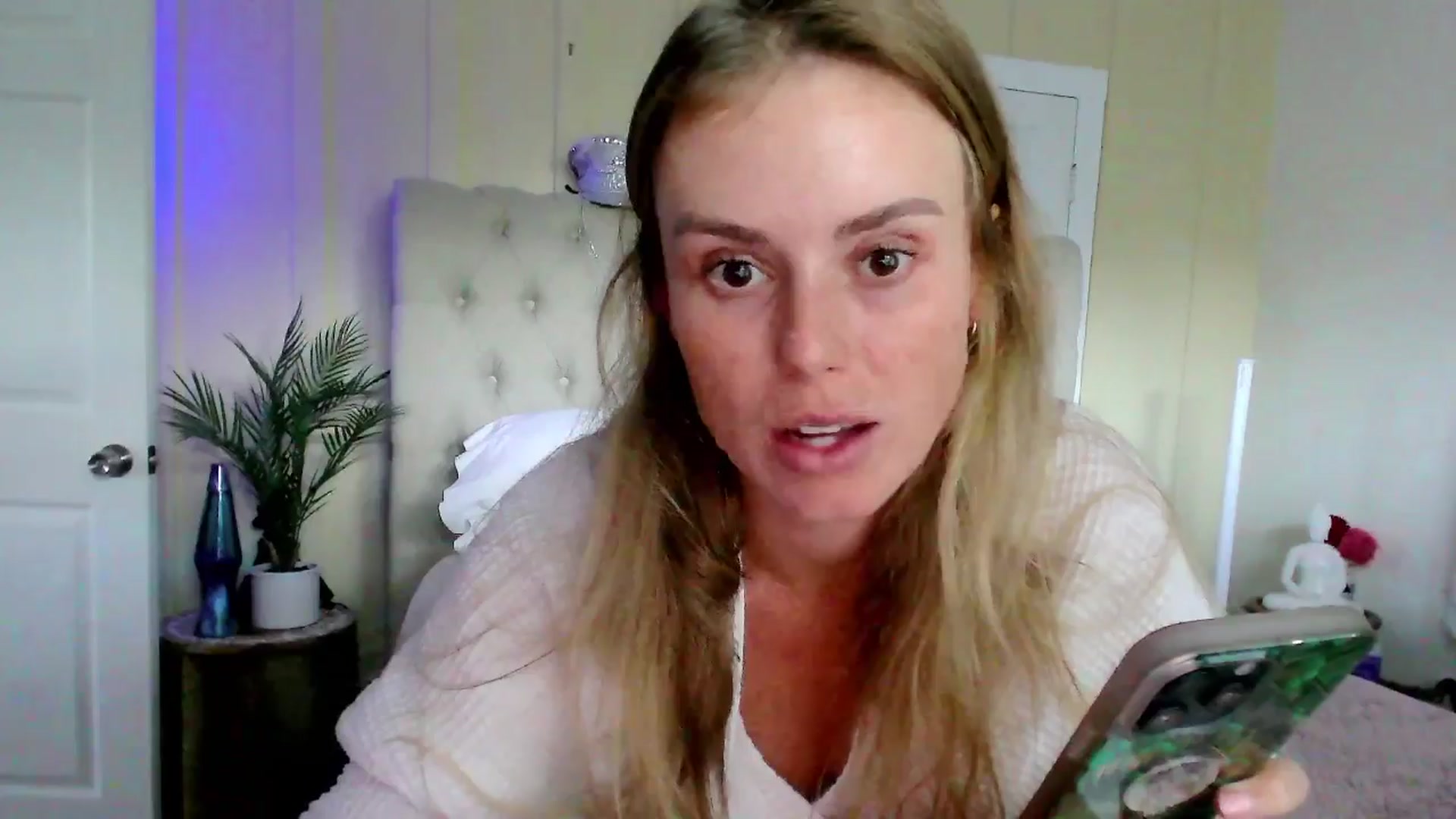 Gallery image thumbnail from Make_It_Reina's myfreecams stream on, 03/26/2024, 04:25 image 12 of 20