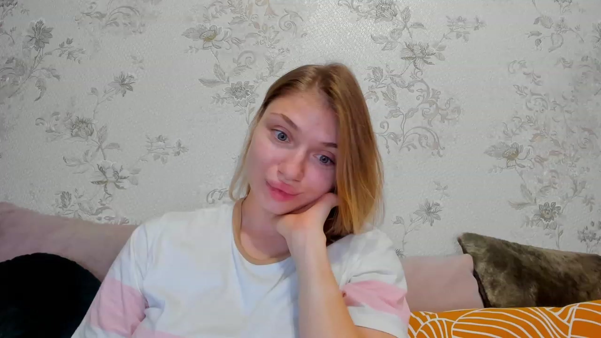 Gallery image thumbnail from Make_my_Luck's myfreecams stream on, 11/21/2022, 19:58 image 14 of 20