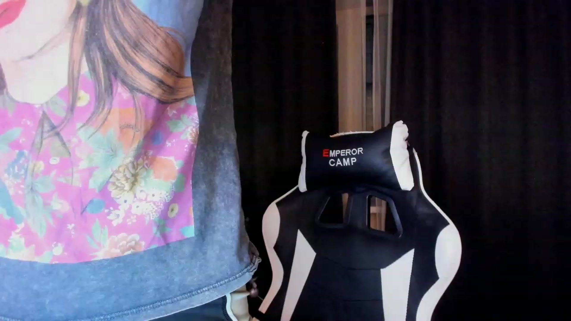 Gallery image thumbnail from Make_my_Luck's myfreecams stream on, 12/06/2022, 19:27 image 2 of 20