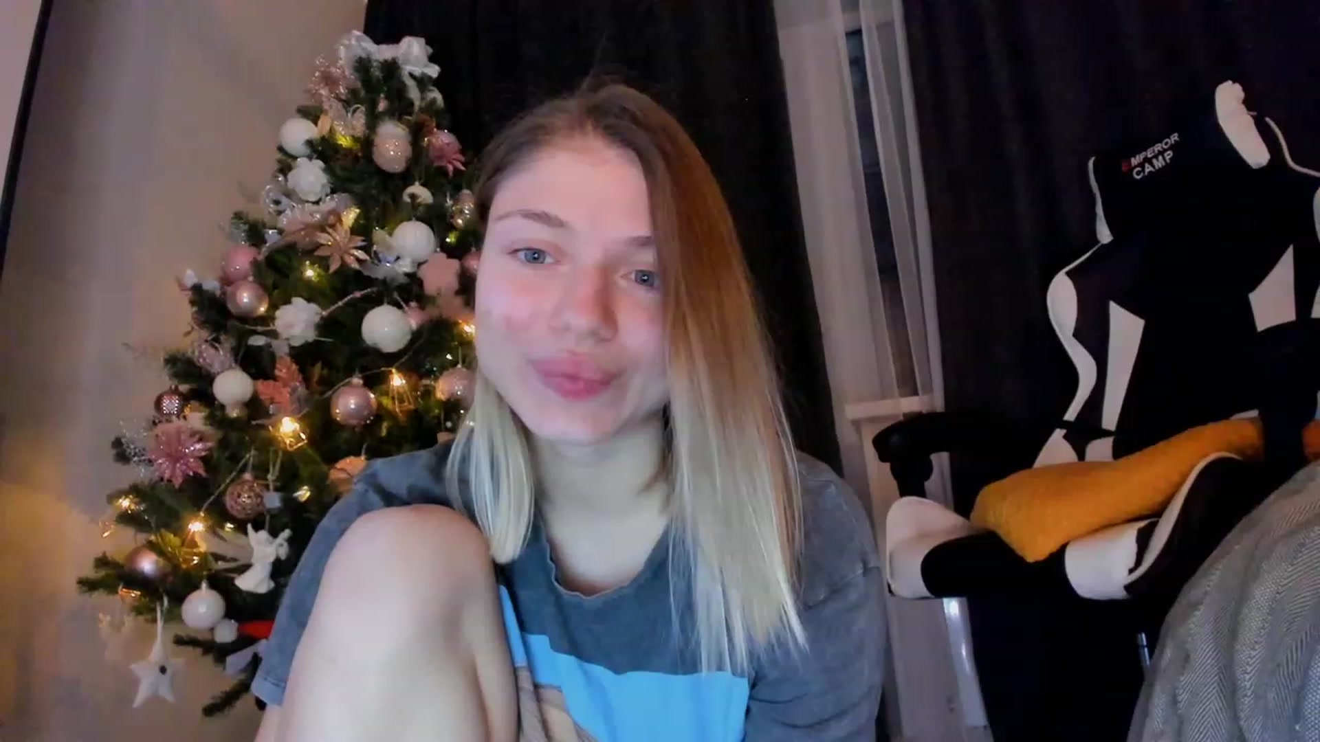 Gallery image thumbnail from Make_my_Luck's myfreecams stream on, 12/06/2022, 19:27 image 20 of 20