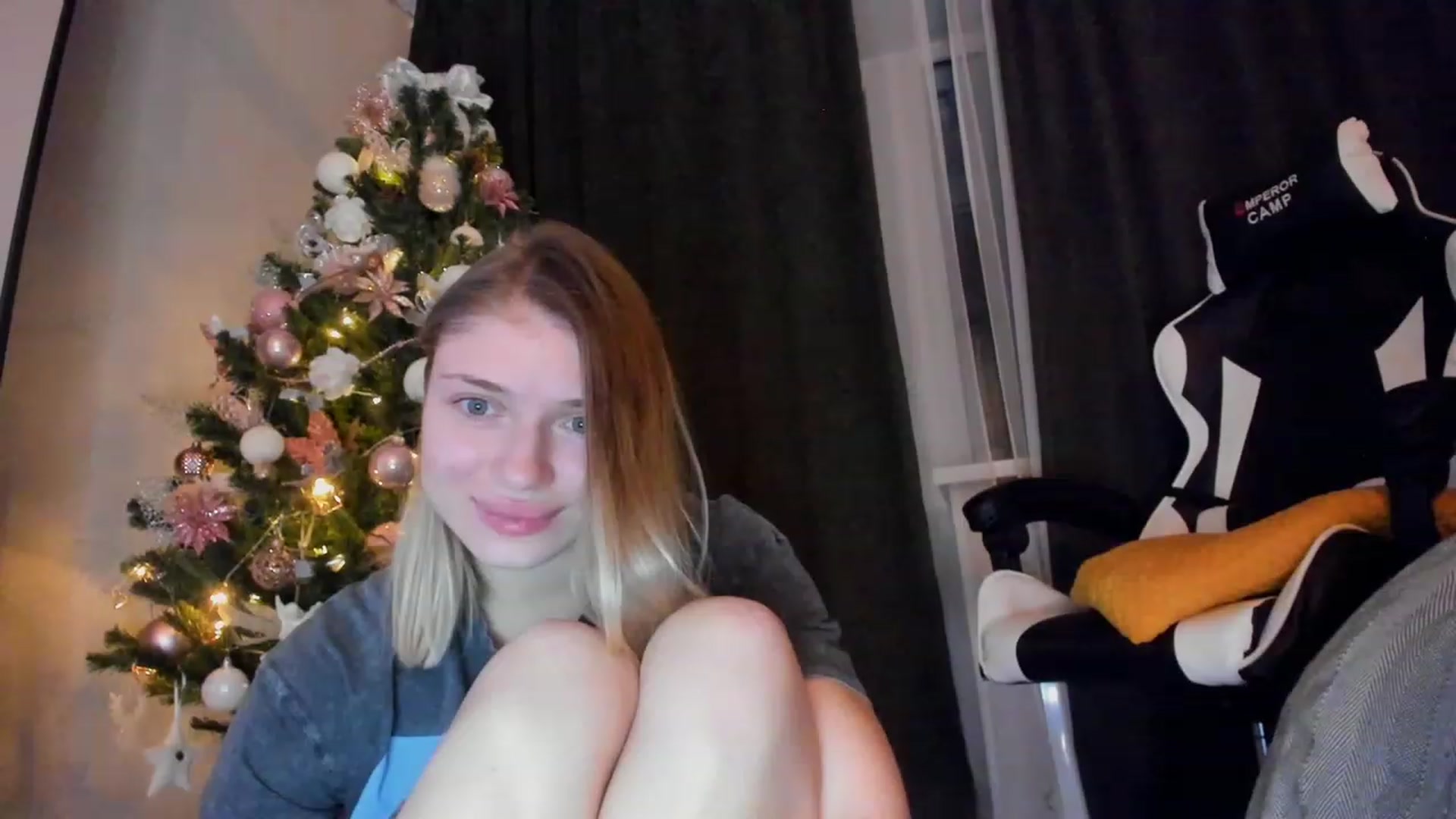 Gallery image thumbnail from Make_my_Luck's myfreecams stream on, 12/06/2022, 19:27 image 13 of 20