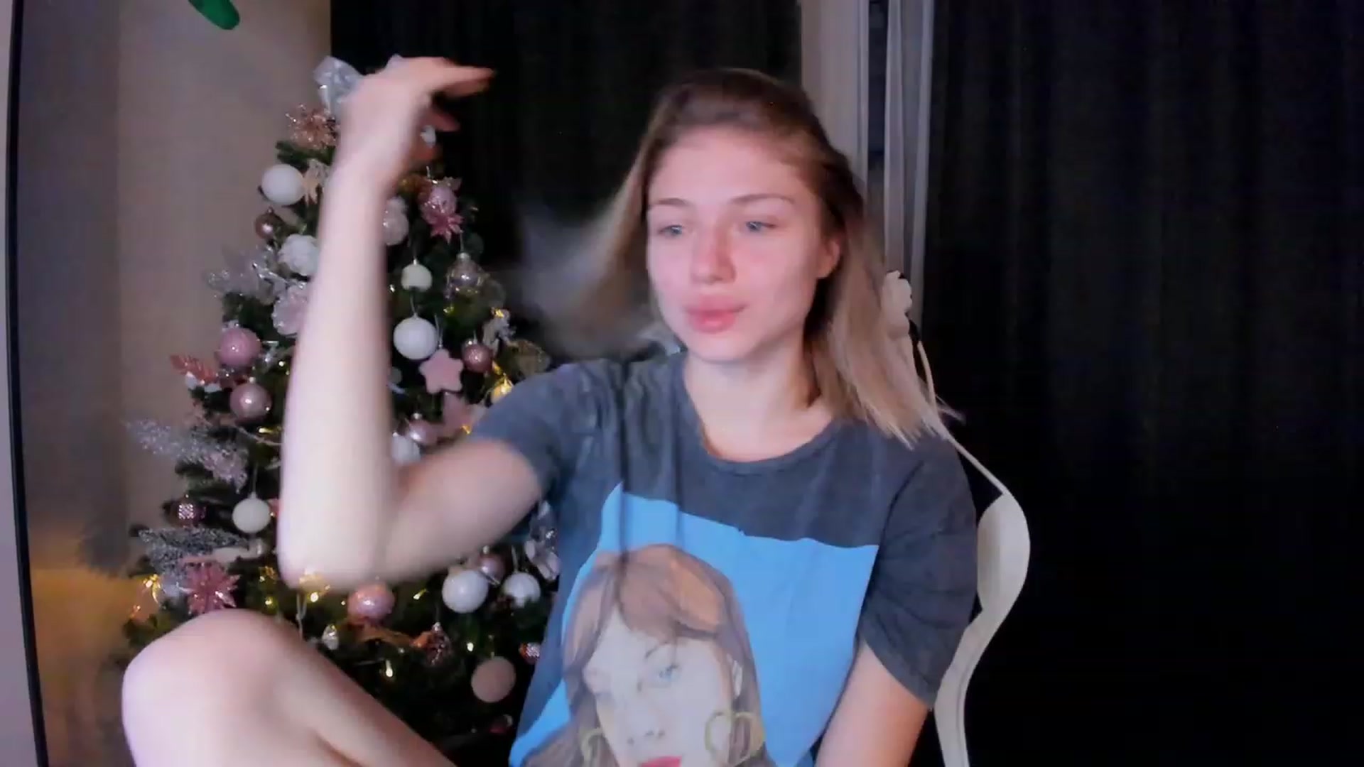 Gallery image thumbnail from Make_my_Luck's myfreecams stream on, 12/06/2022, 19:27 image 3 of 20
