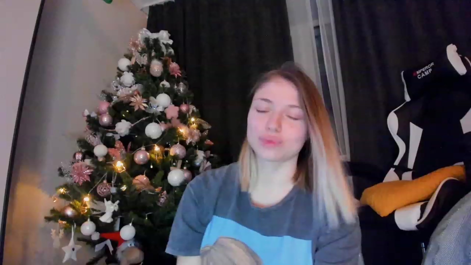 Gallery image thumbnail from Make_my_Luck's myfreecams stream on, 12/06/2022, 19:27 image 11 of 20