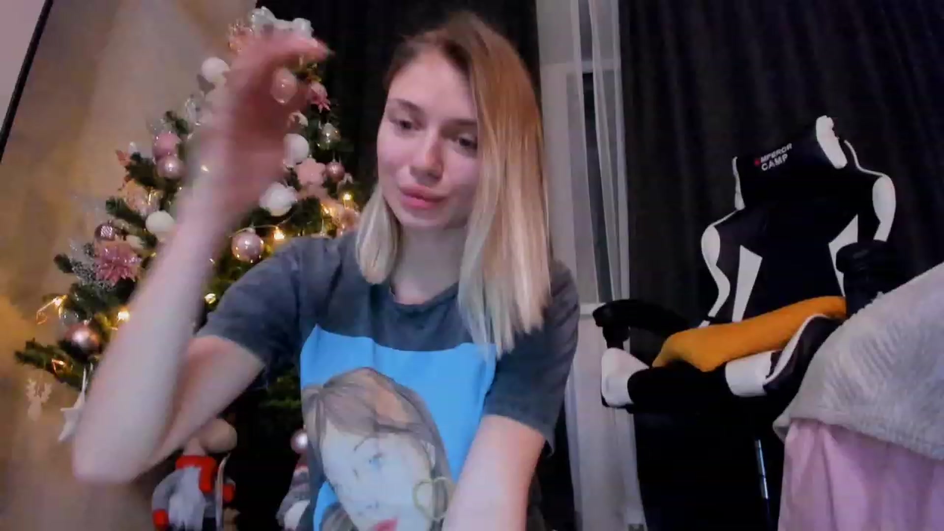 Gallery image thumbnail from Make_my_Luck's myfreecams stream on, 12/06/2022, 19:27 image 10 of 20
