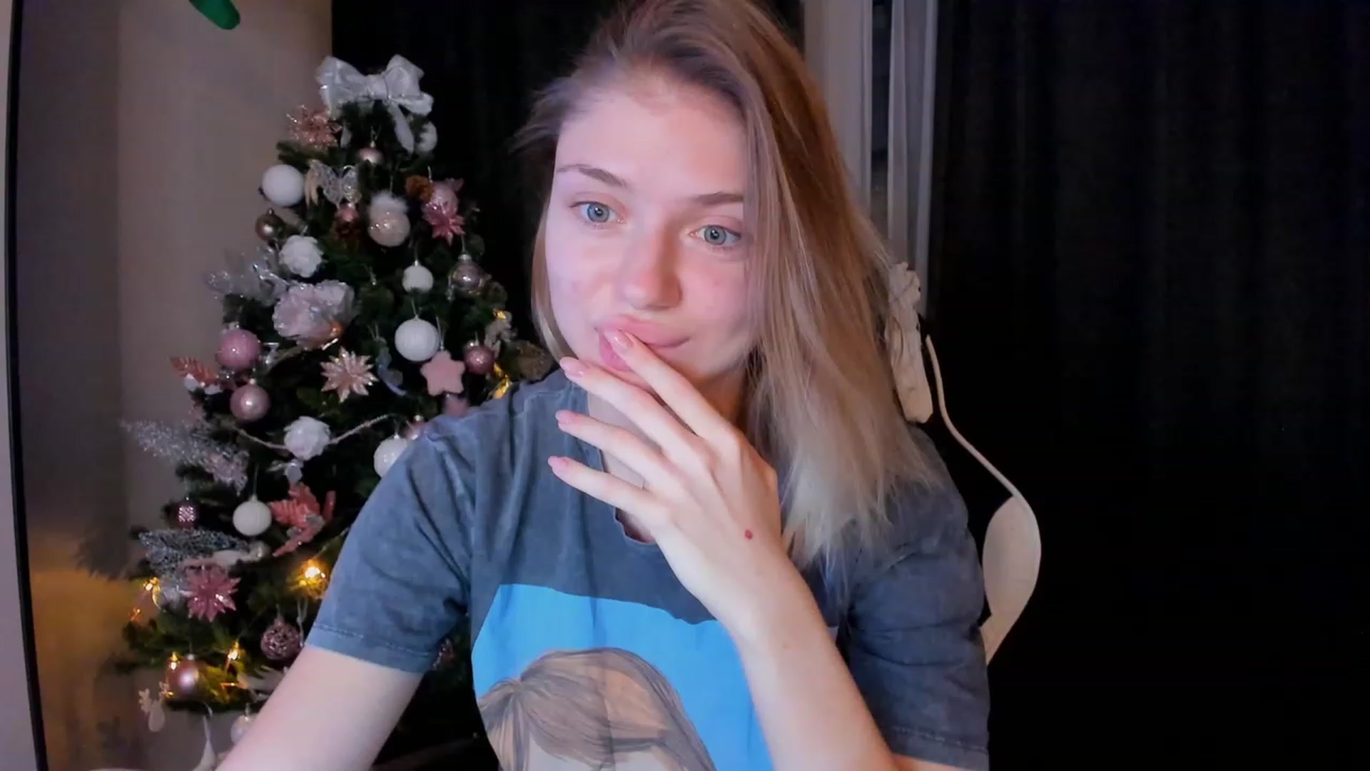 Gallery image thumbnail from Make_my_Luck's myfreecams stream on, 12/06/2022, 19:27 image 4 of 20