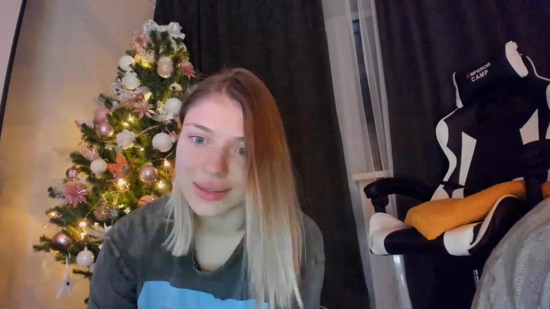 Gallery image thumbnail from Make_my_Luck's myfreecams stream on, 12/06/2022, 19:27 image 17 of 20