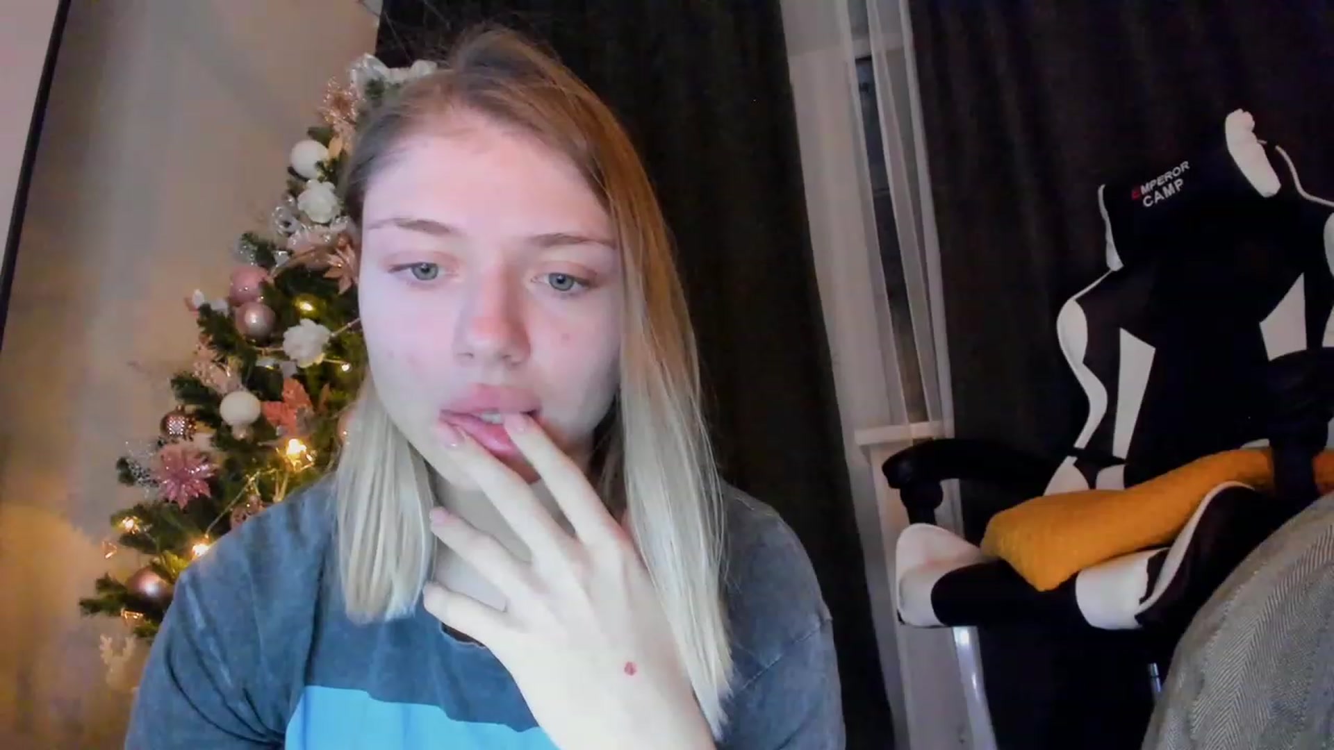 Gallery image thumbnail from Make_my_Luck's myfreecams stream on, 12/06/2022, 19:27 image 12 of 20