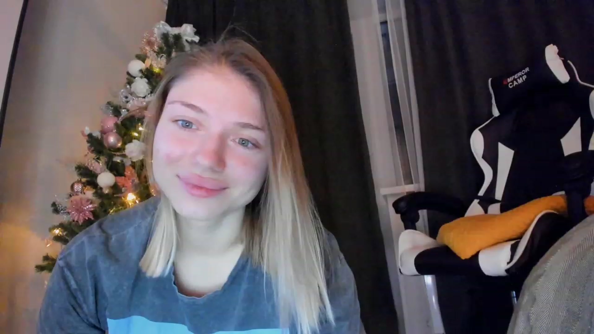 Gallery image thumbnail from Make_my_Luck's myfreecams stream on, 12/06/2022, 19:27 image 15 of 20