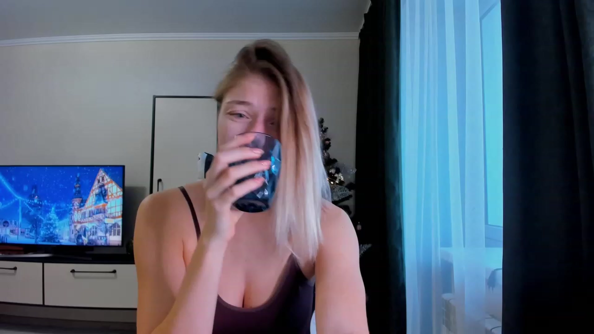 Gallery image thumbnail from Make_my_Luck's myfreecams stream on, 12/09/2022, 09:13 image 2 of 20