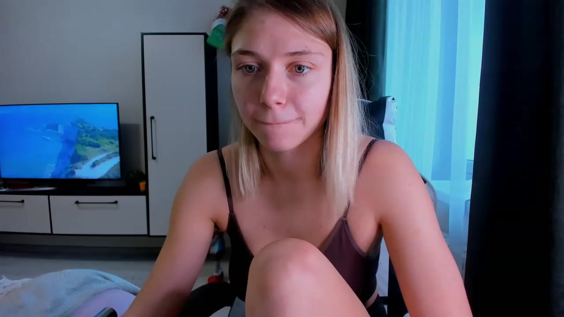 Gallery image thumbnail from Make_my_Luck's myfreecams stream on, 12/09/2022, 09:49 image 19 of 20