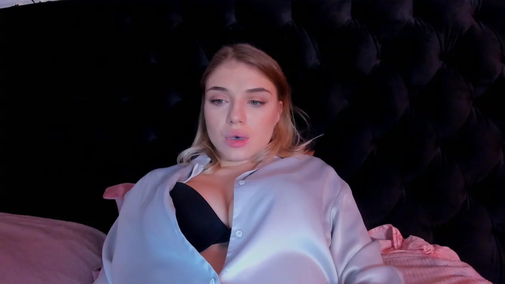 Gallery image thumbnail from Make_my_Luck's myfreecams stream on, 12/10/2022, 22:05 image 15 of 20
