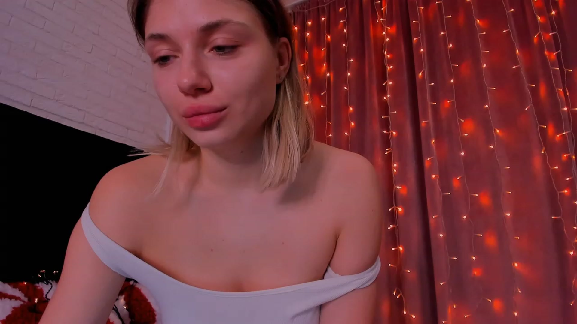 Gallery image thumbnail from Make_my_Luck's myfreecams stream on, 12/20/2022, 19:19 image 6 of 20